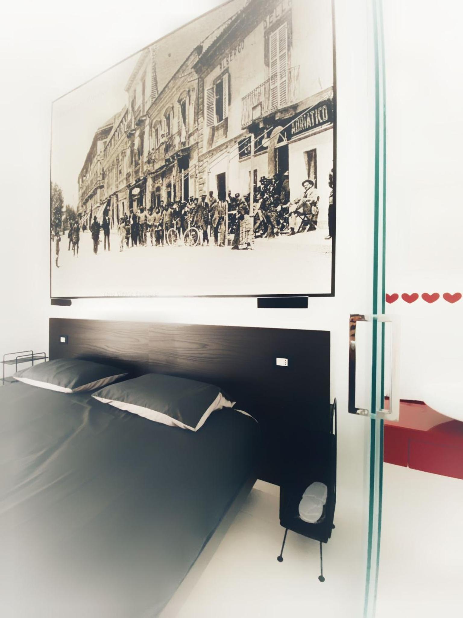 Superior Double or Twin Room with City View - Photo 10