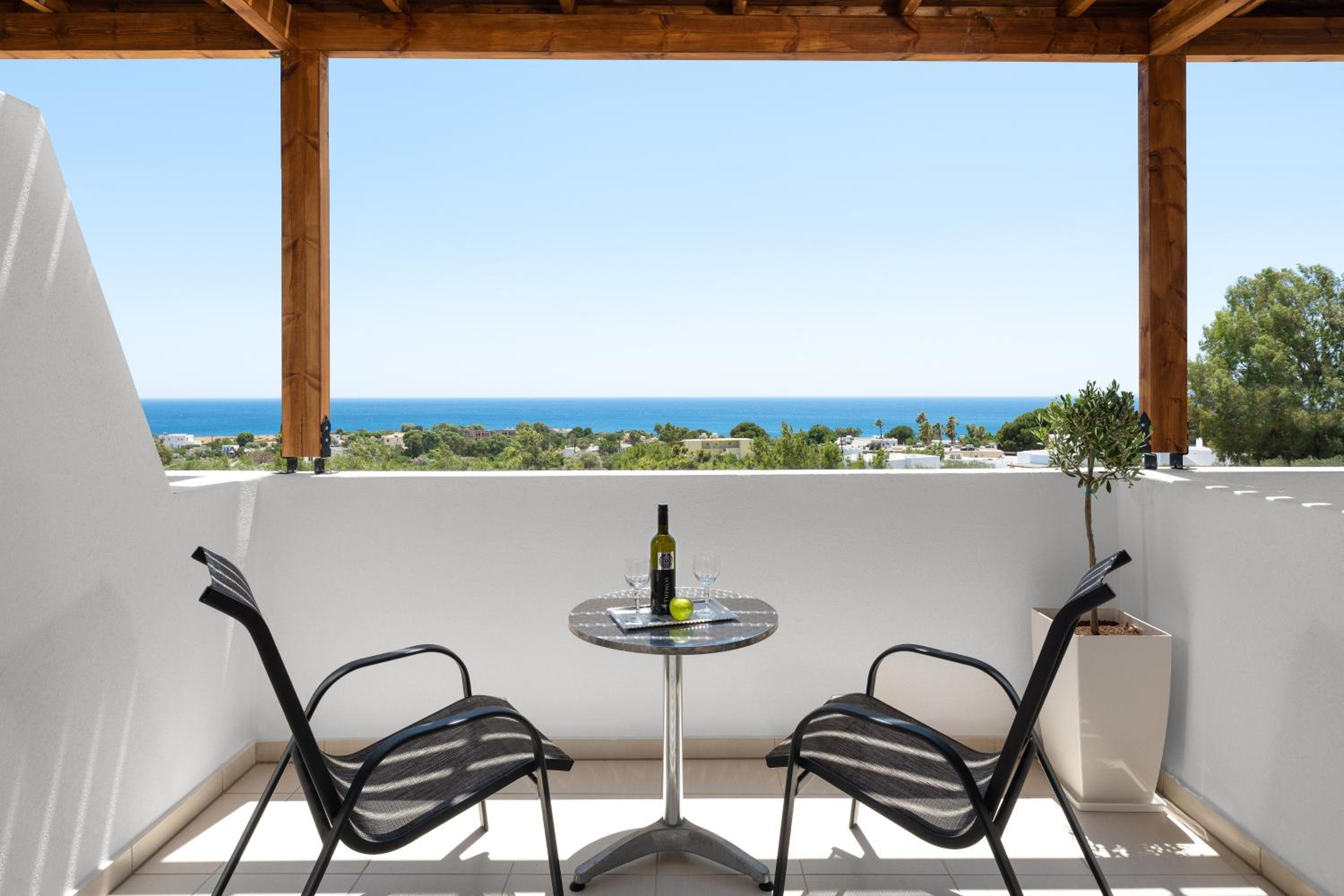 Deluxe Double Room with Sea View - Photo 3