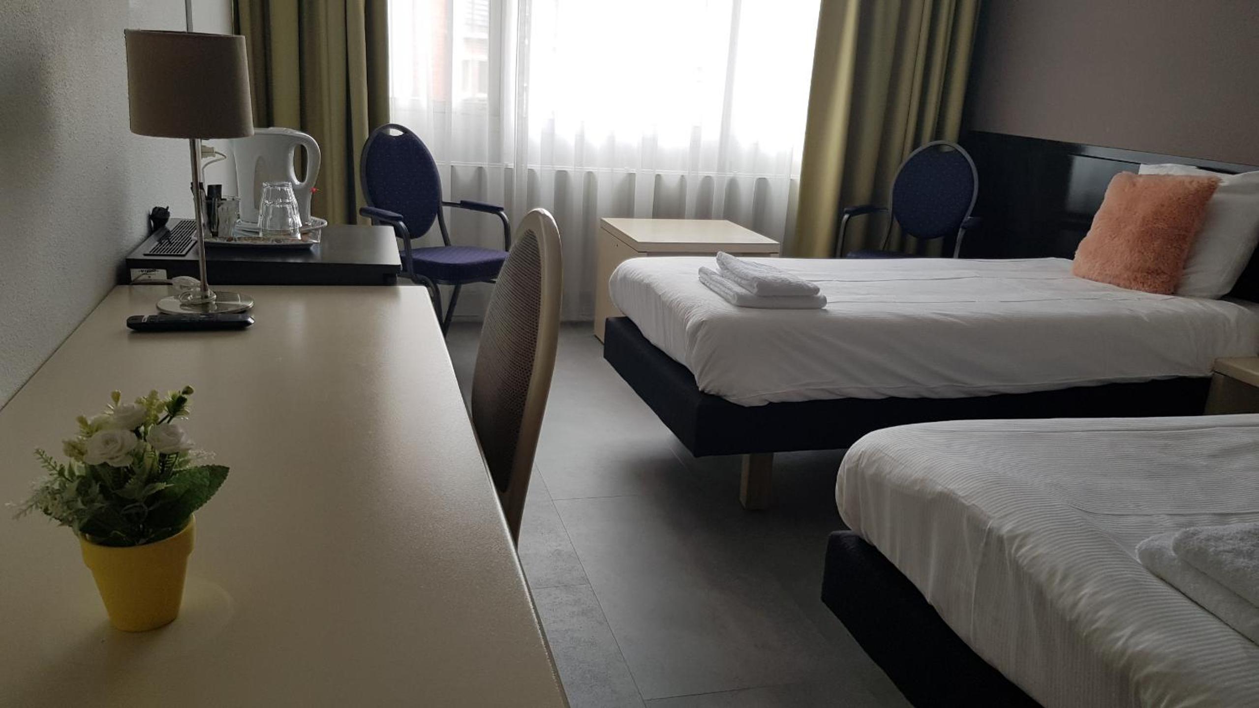 Standard Twin Room photo 3