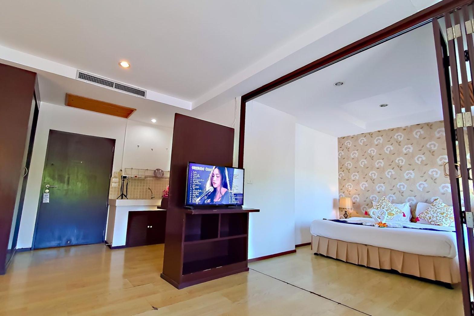 Deluxe Double Room - Photo 12