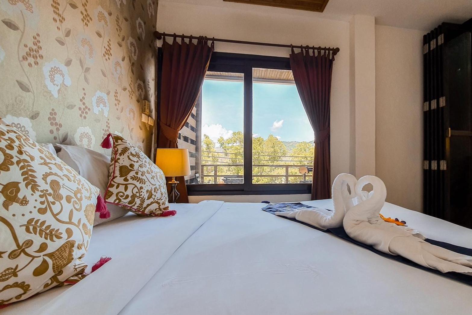 Deluxe Double Room - Photo 13