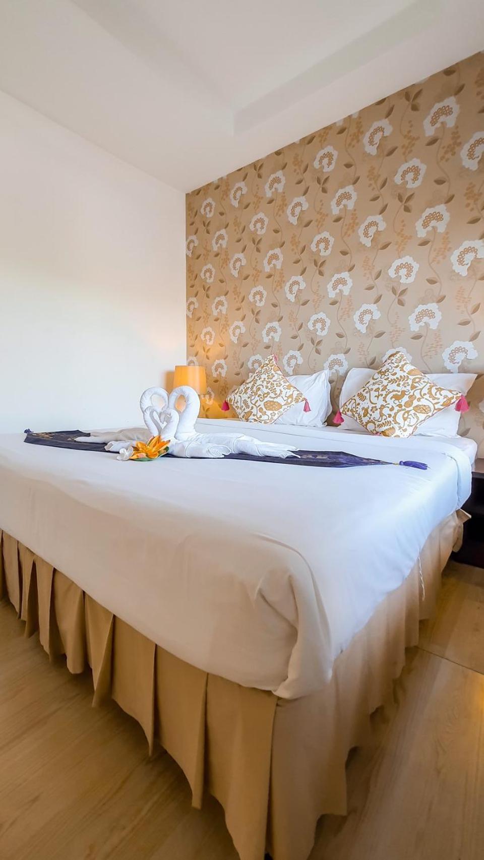 Deluxe Double Room - Photo 8