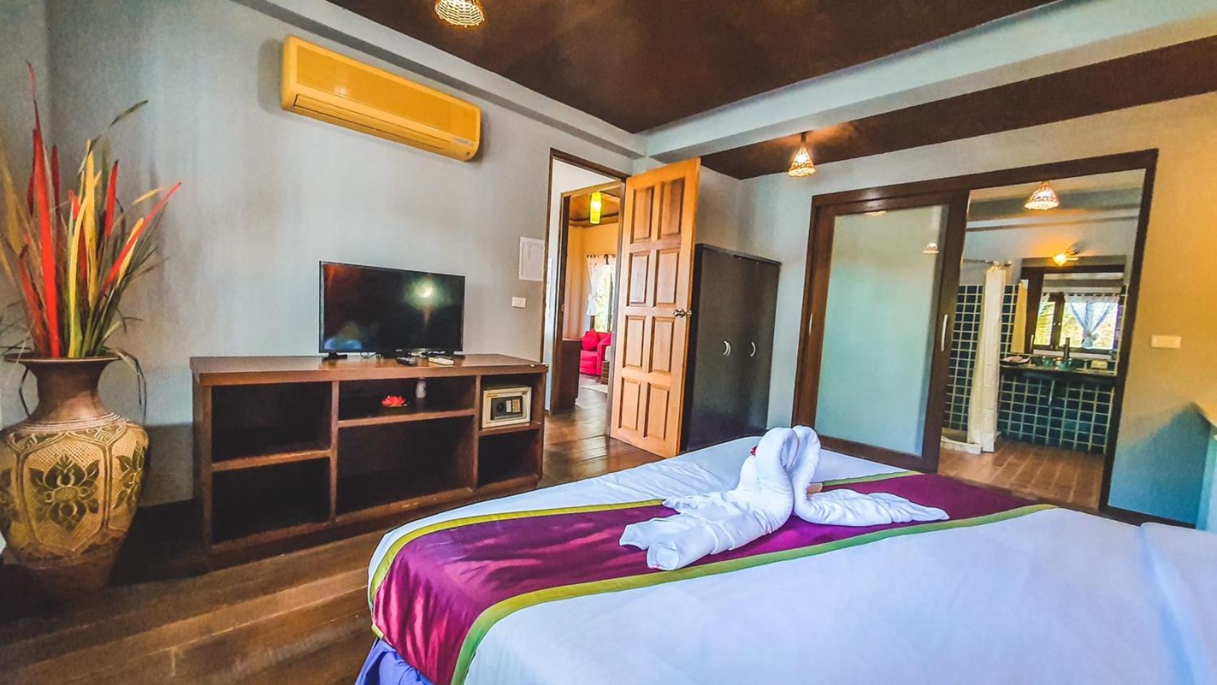 Two-Bedroom Villa - Photo 12