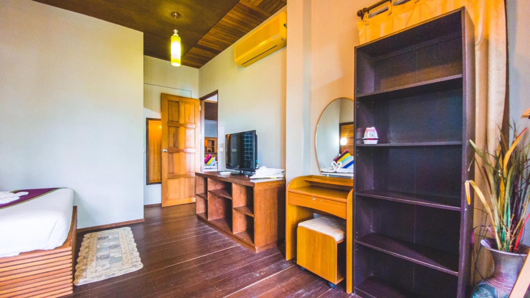 Two-Bedroom Villa - Photo 5
