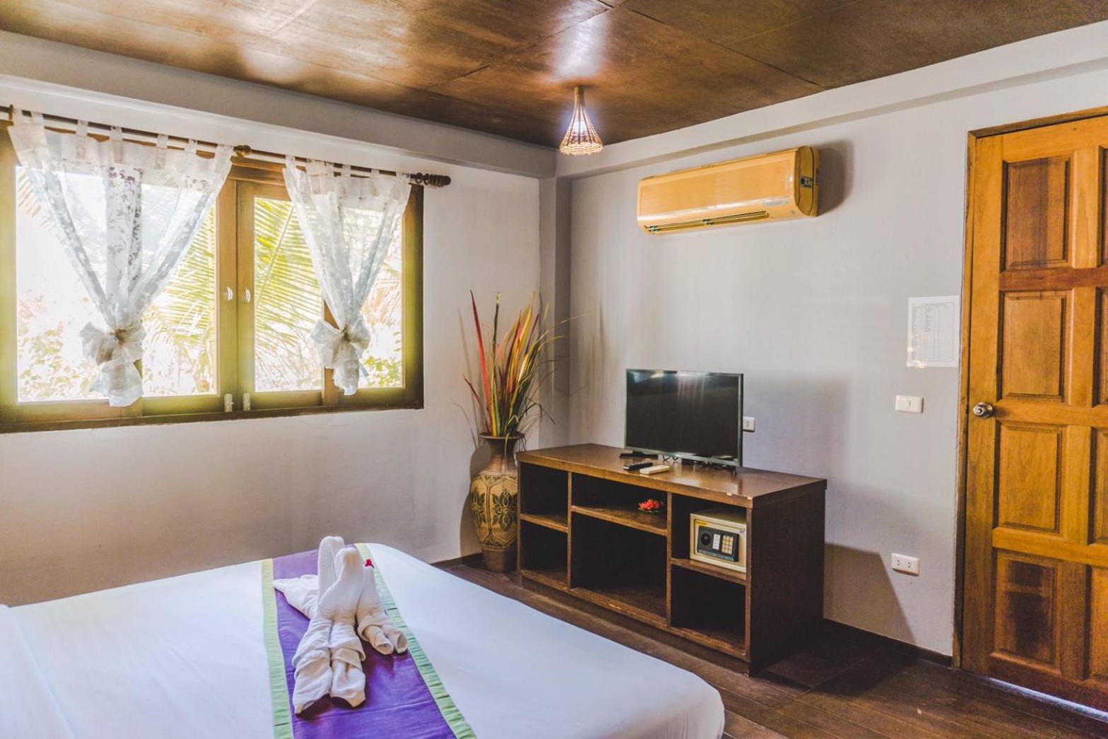 Two-Bedroom Villa - Photo 4