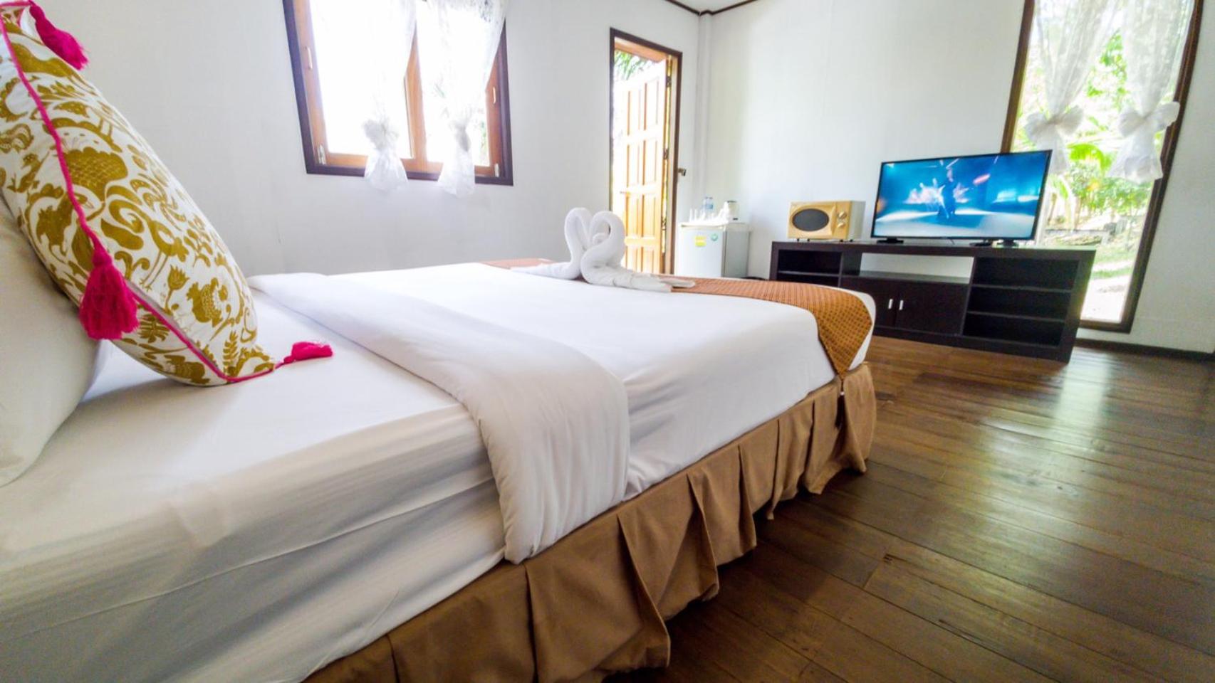 Deluxe Bungalow - Photo 15