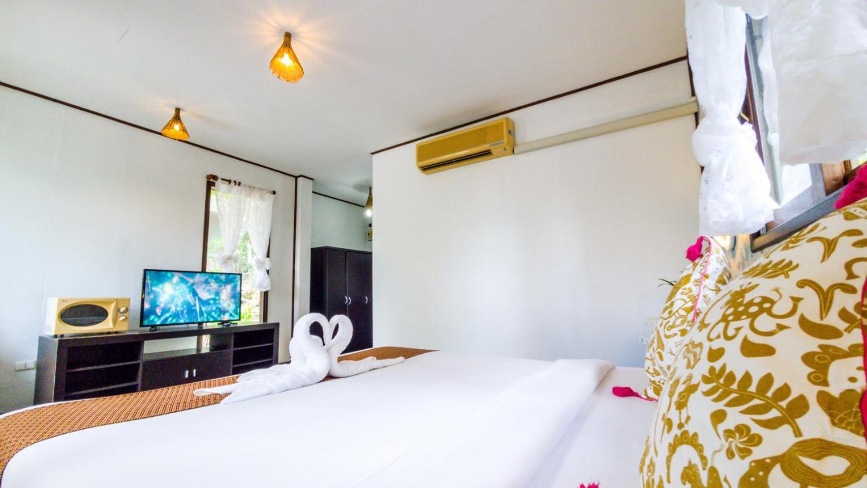Deluxe Bungalow - Photo 16
