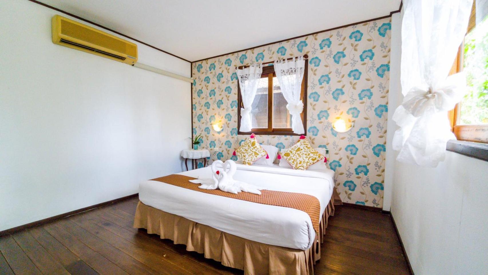 Deluxe Bungalow - Photo 37
