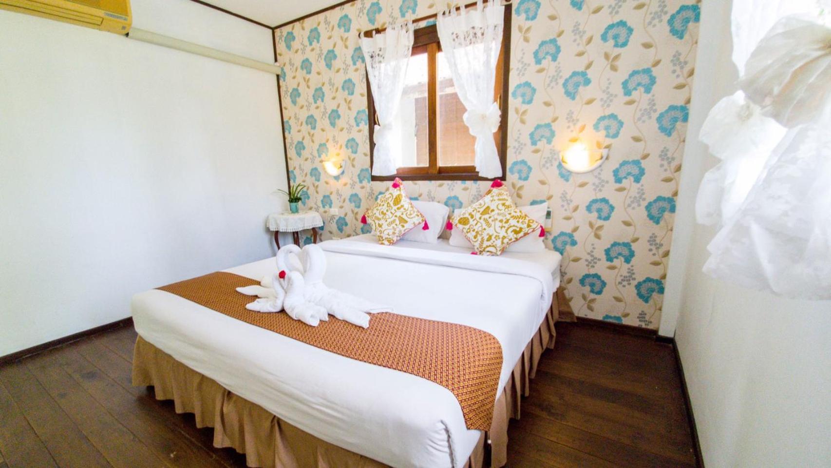 Deluxe Bungalow - Photo 5