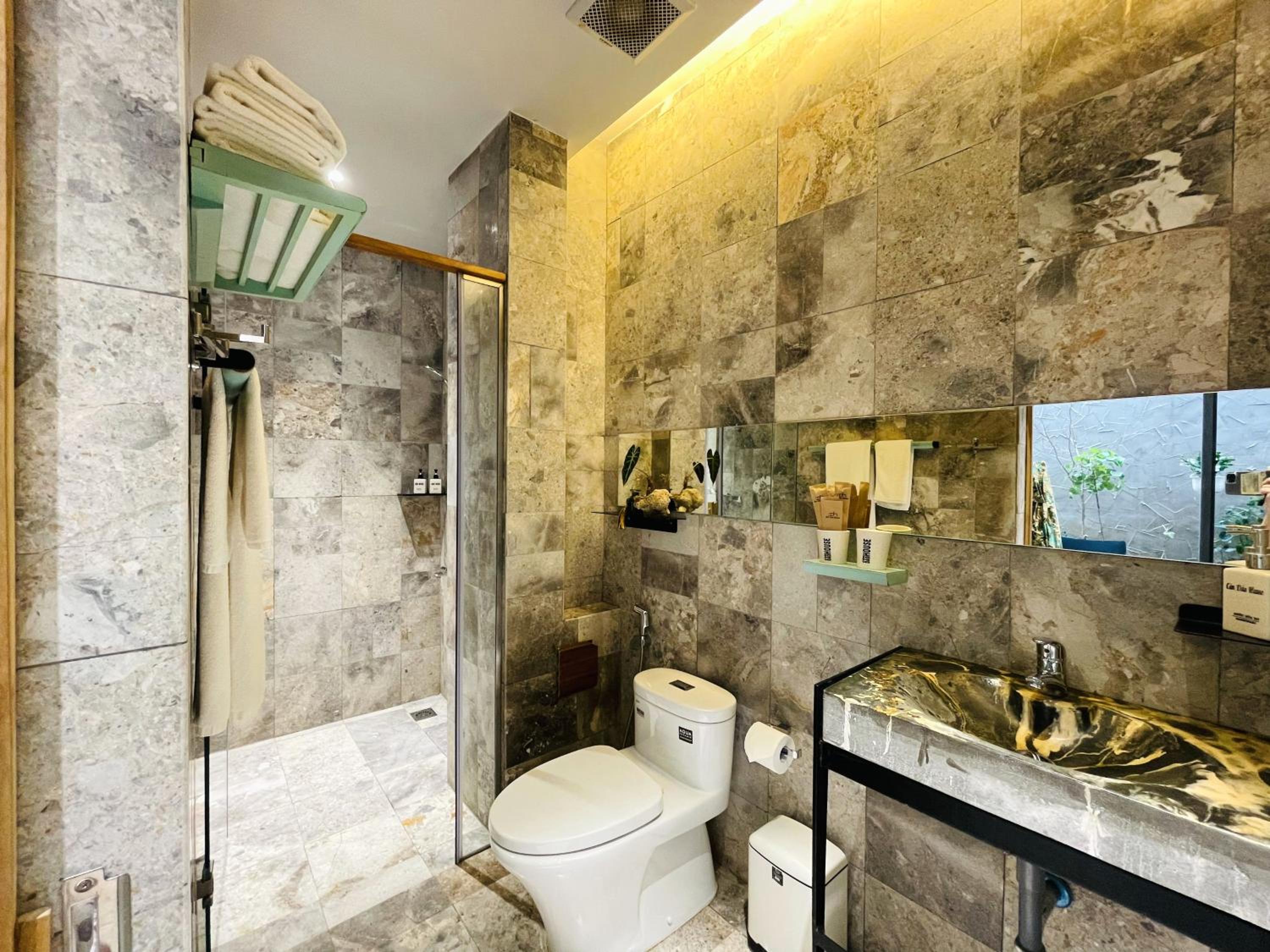 Quadruple Room with Private Bathroom photo 2