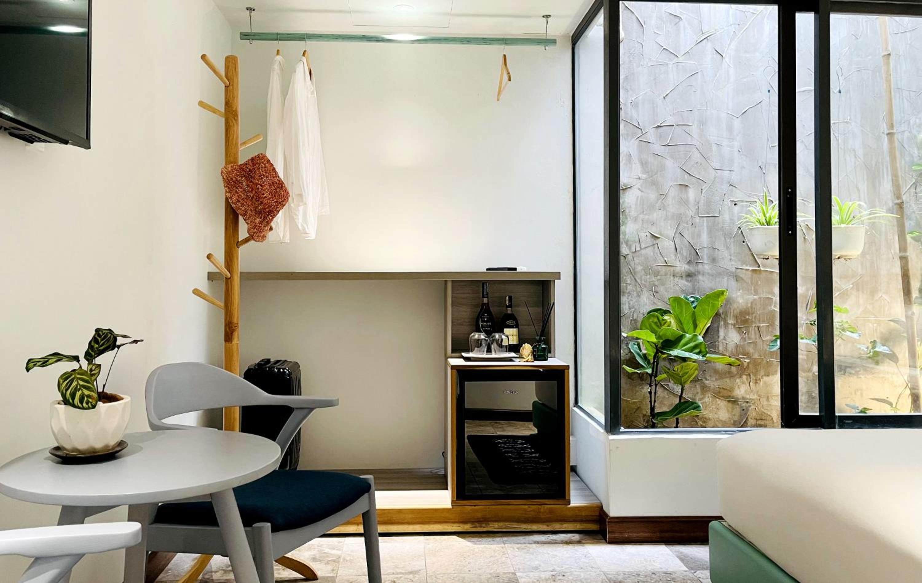 Double Room - Photo 6
