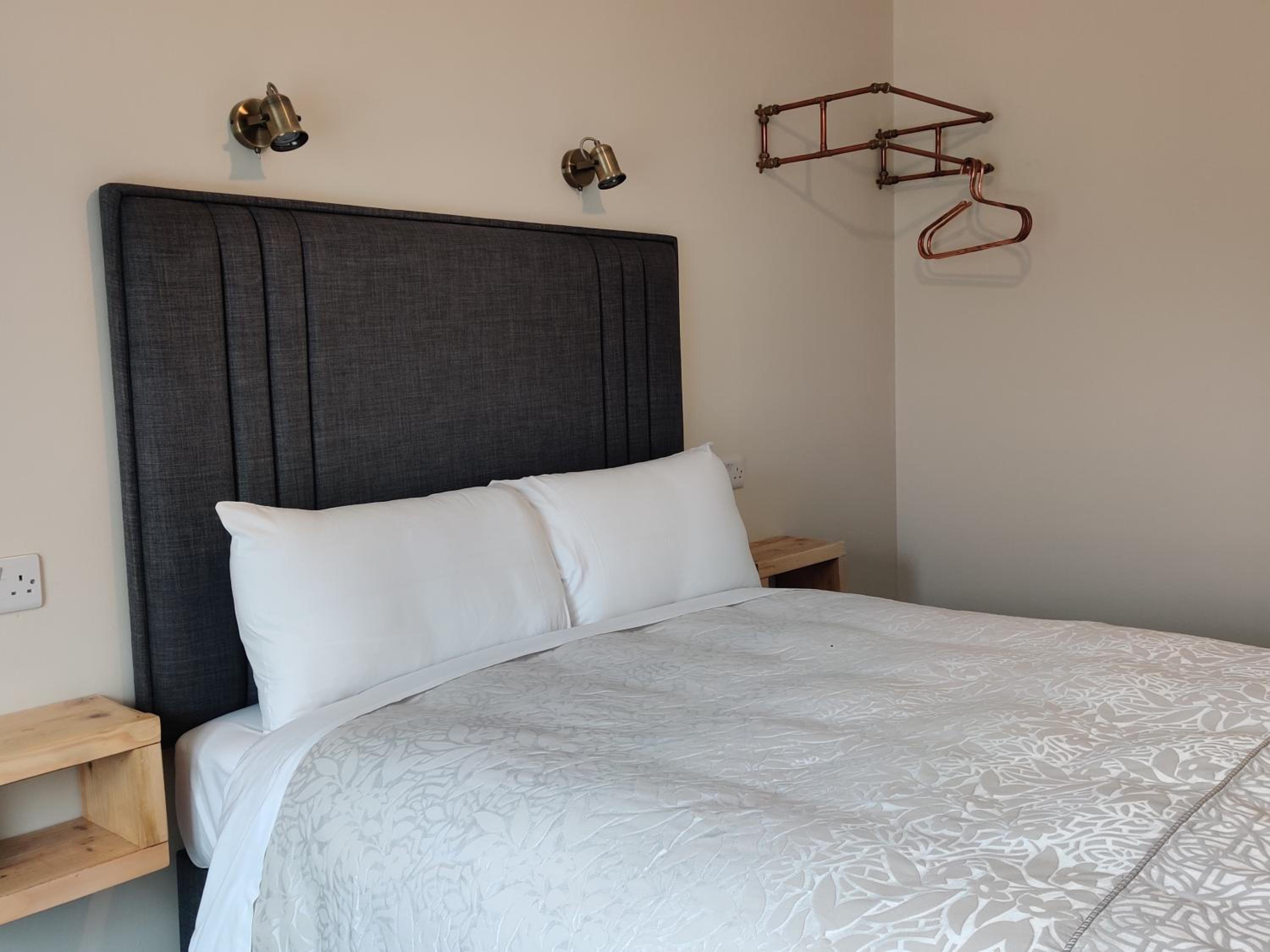 Double Room with Private Bathroom - Photo 4