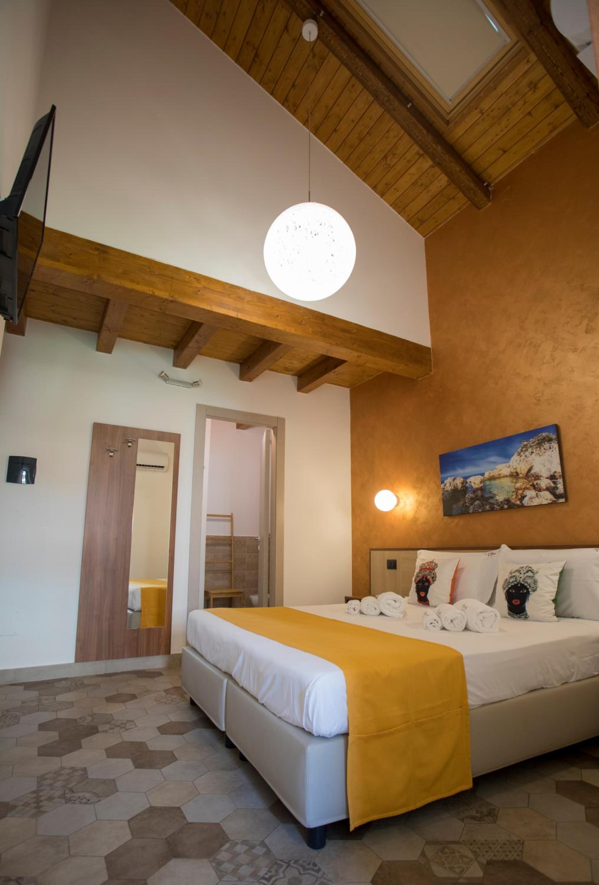 Classic Double or Twin Room with Bathroom