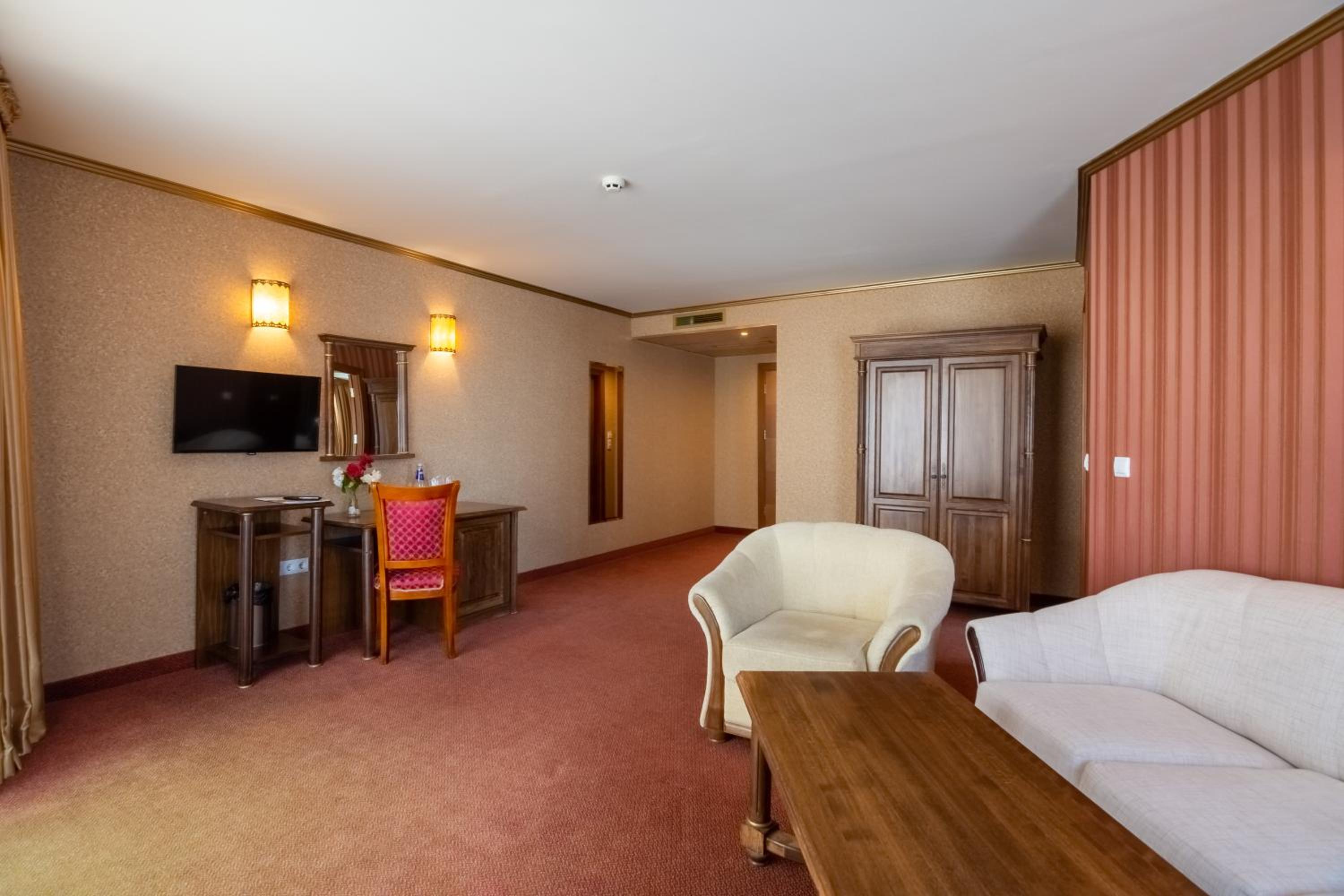 One-Bedroom Suite photo 1