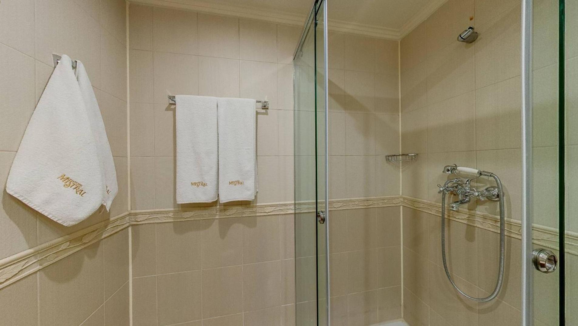 Double or Twin Room with Partial Sea View photo 3