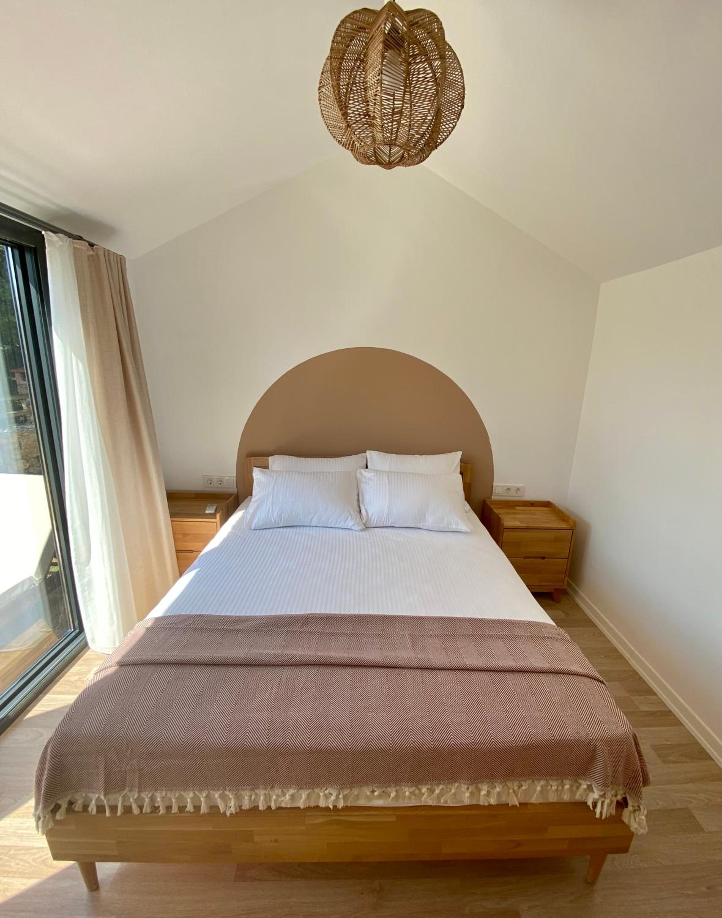Deluxe Double Room with Jacuzzi - Photo 16