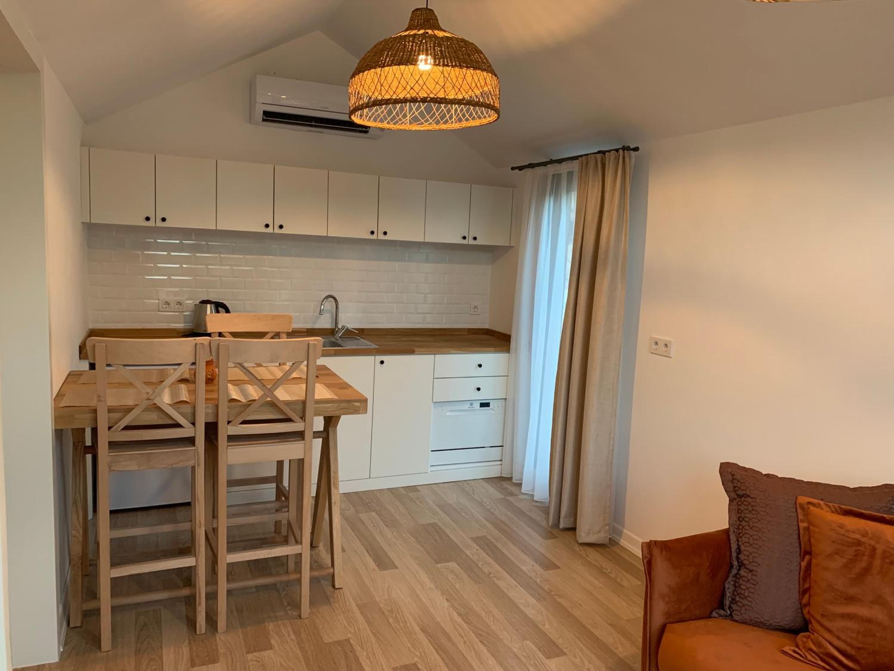 Deluxe Double Room with Jacuzzi - Photo 17