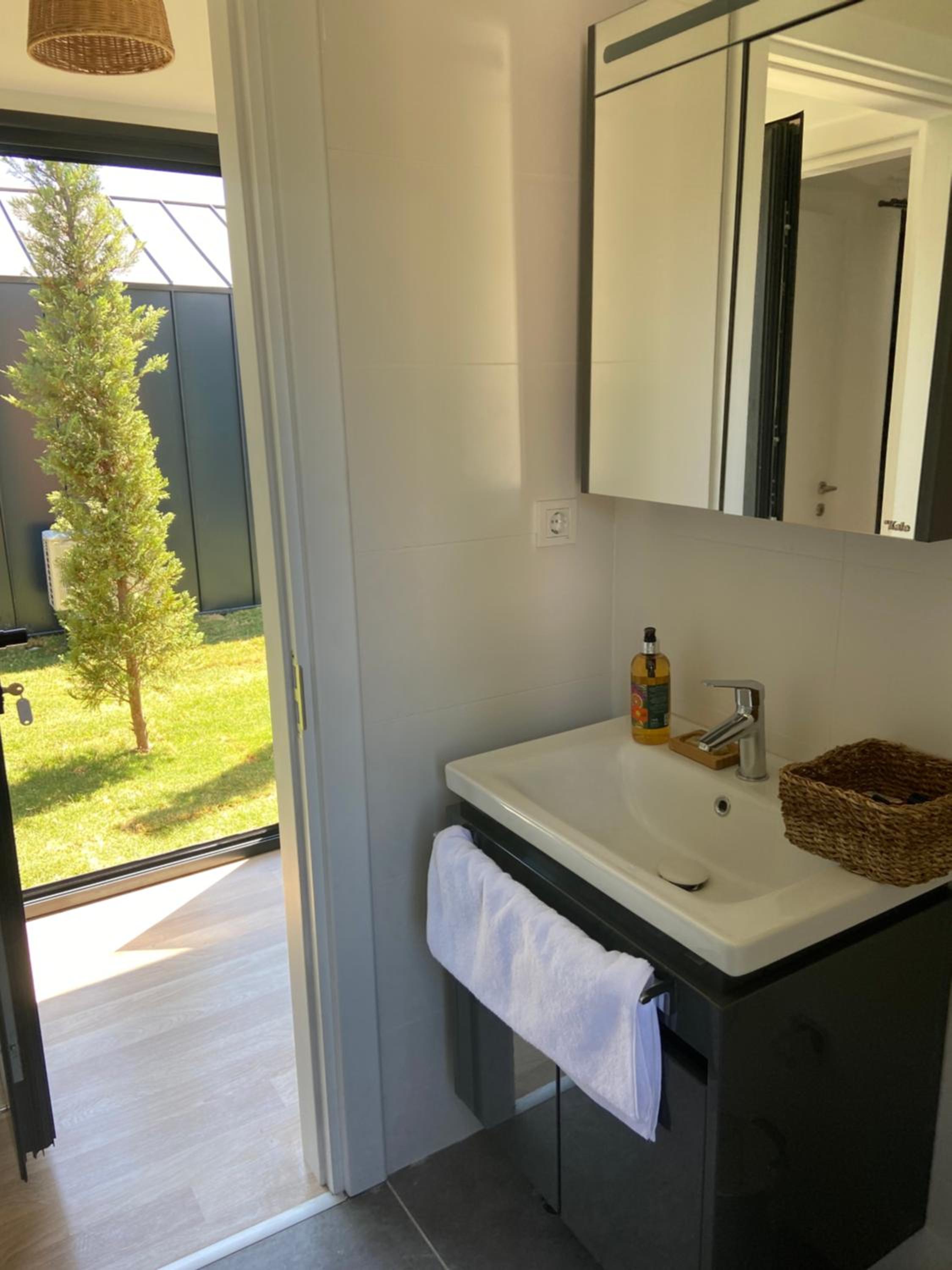 Deluxe Double Room with Jacuzzi - Photo 18