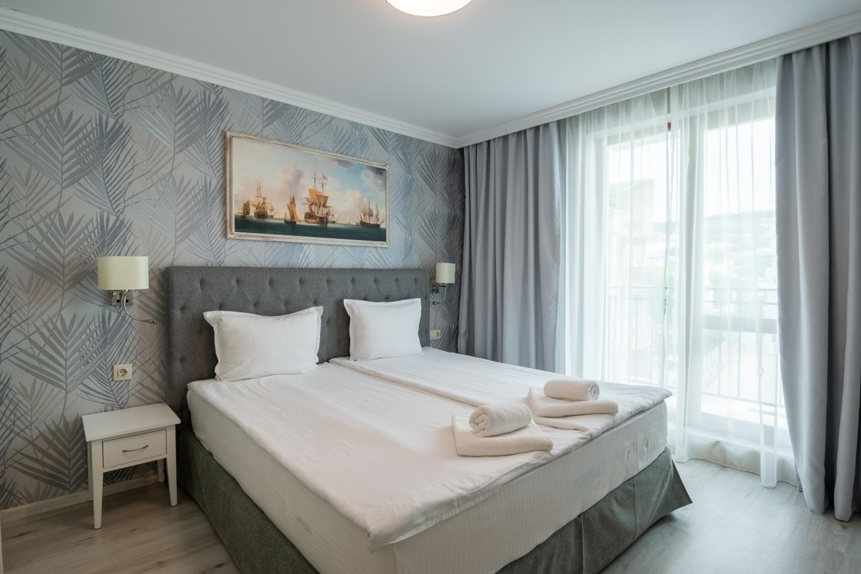 One-Bedroom Apartment - Photo 7