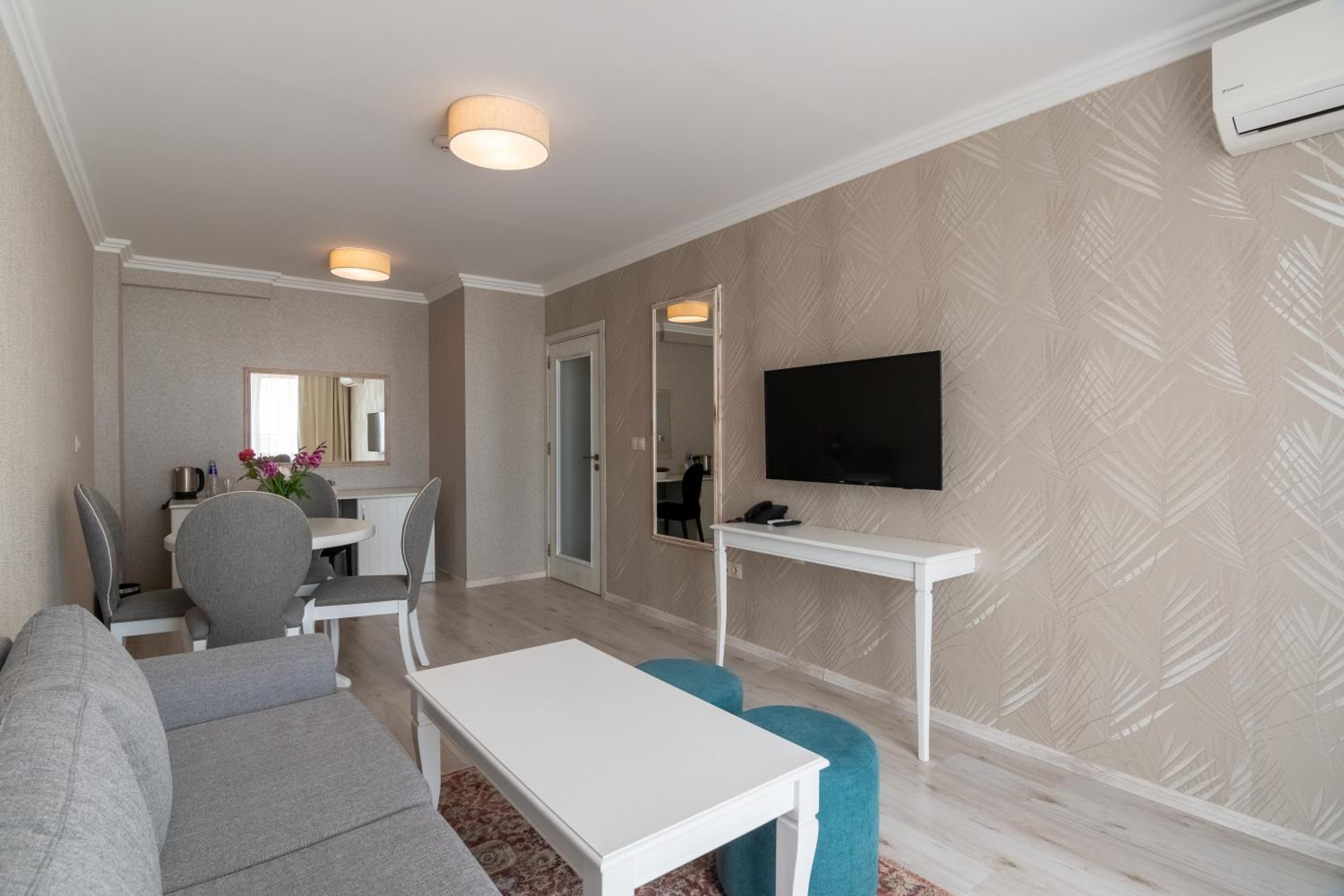 One-Bedroom Apartment - Photo 4