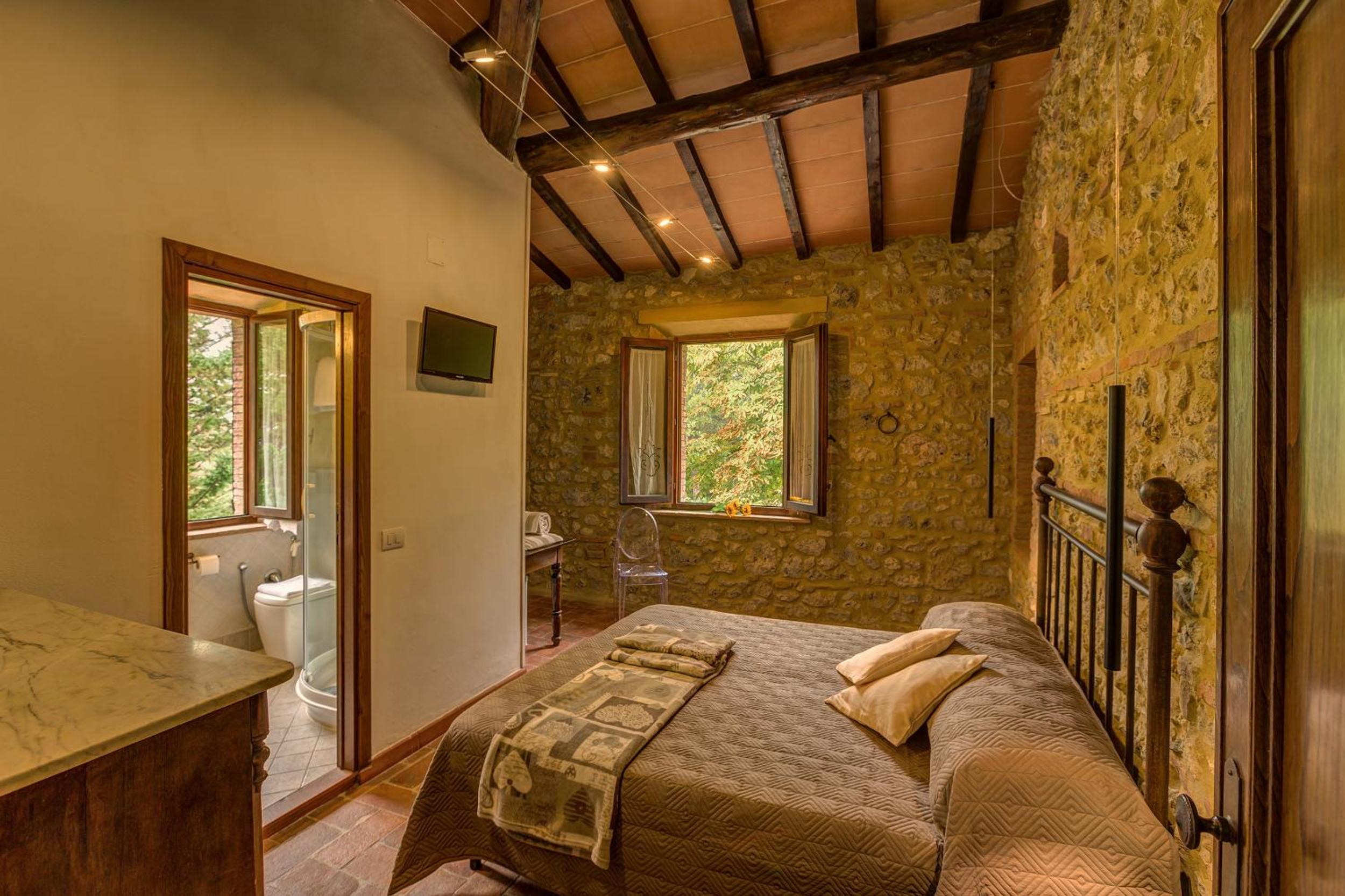 Double Room - Photo 5