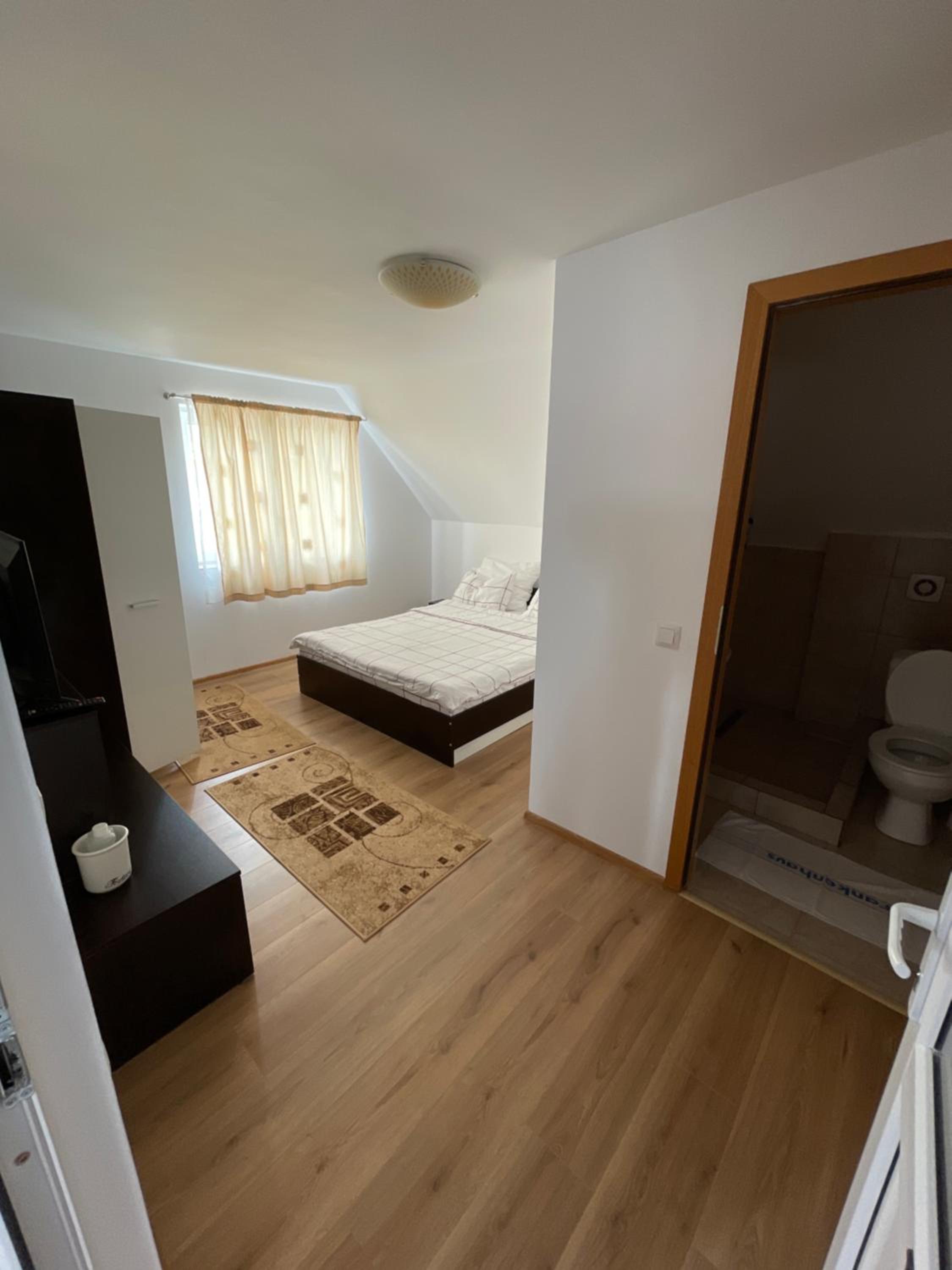 Double Room - Photo 4