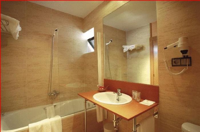 Double or Twin Room photo 2