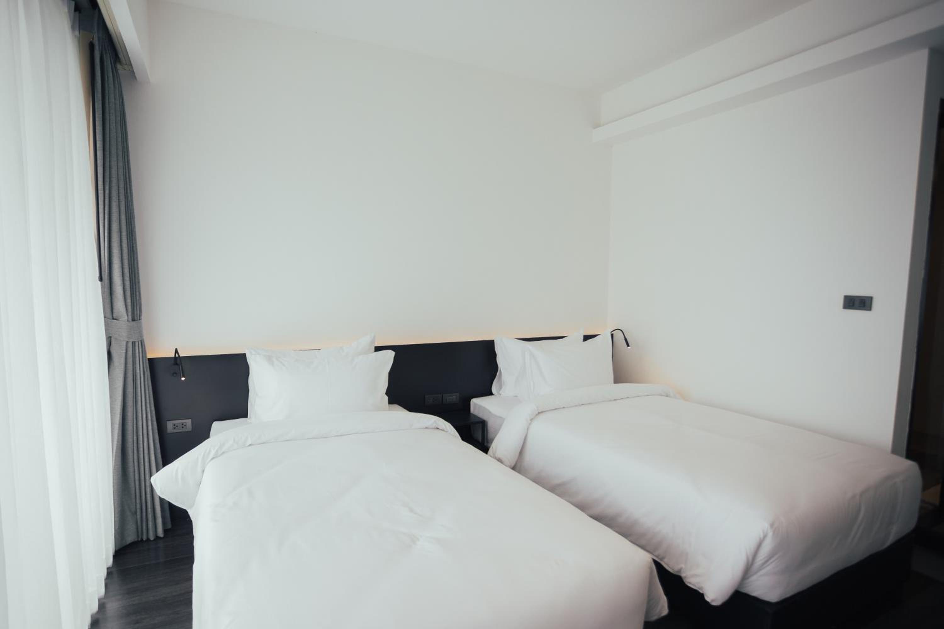 Standard Twin Room - Photo 5