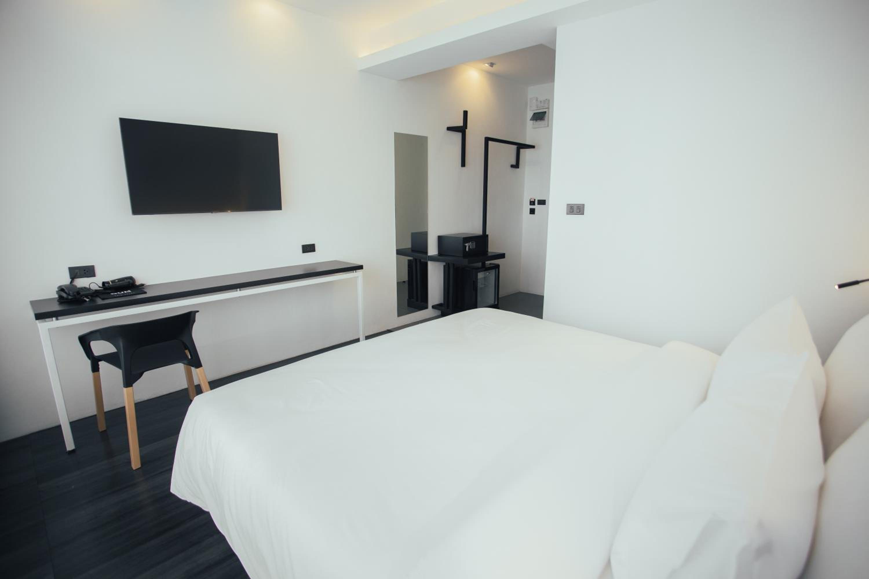 Standard King Room - Photo 1