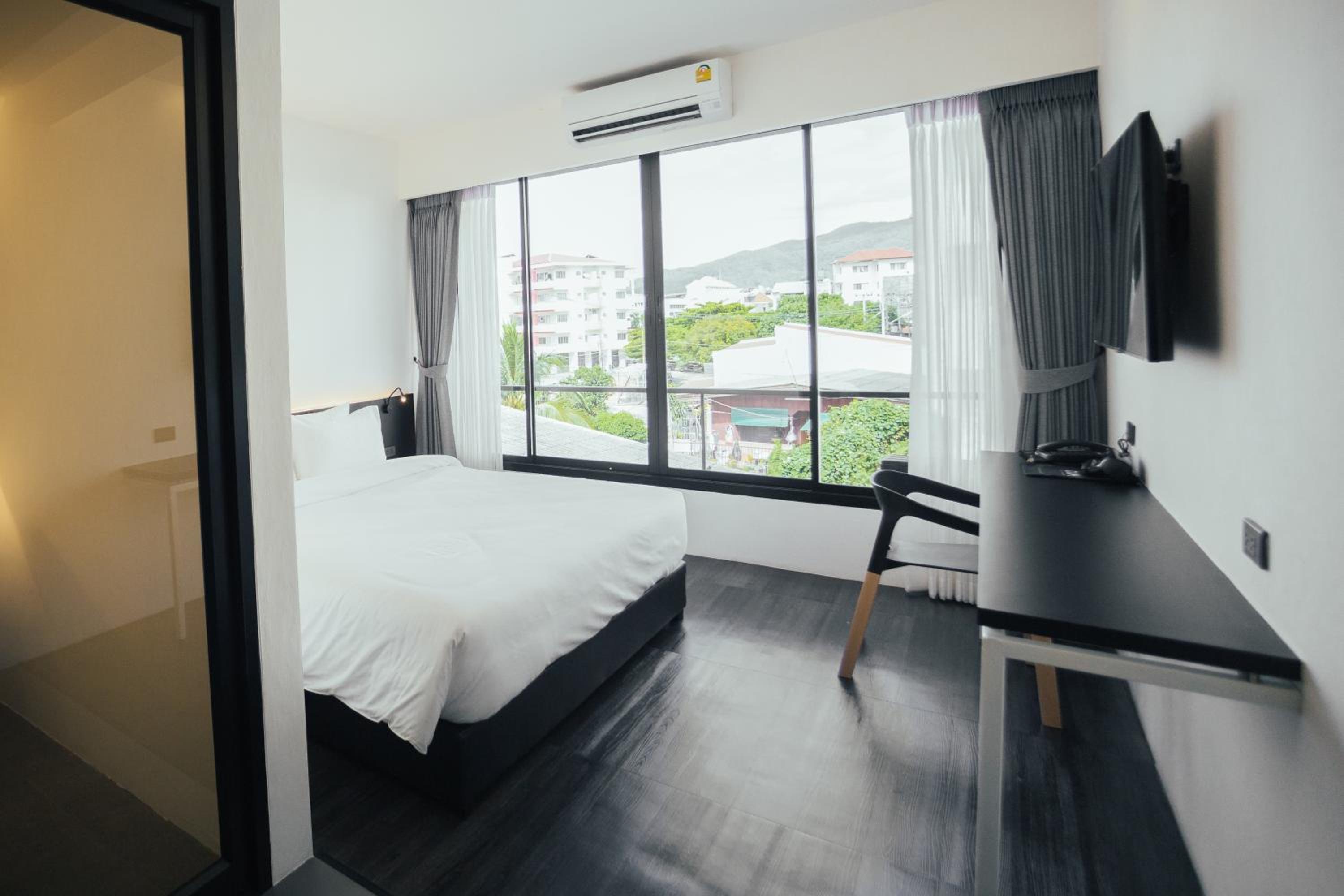 Standard King Room - Photo 2