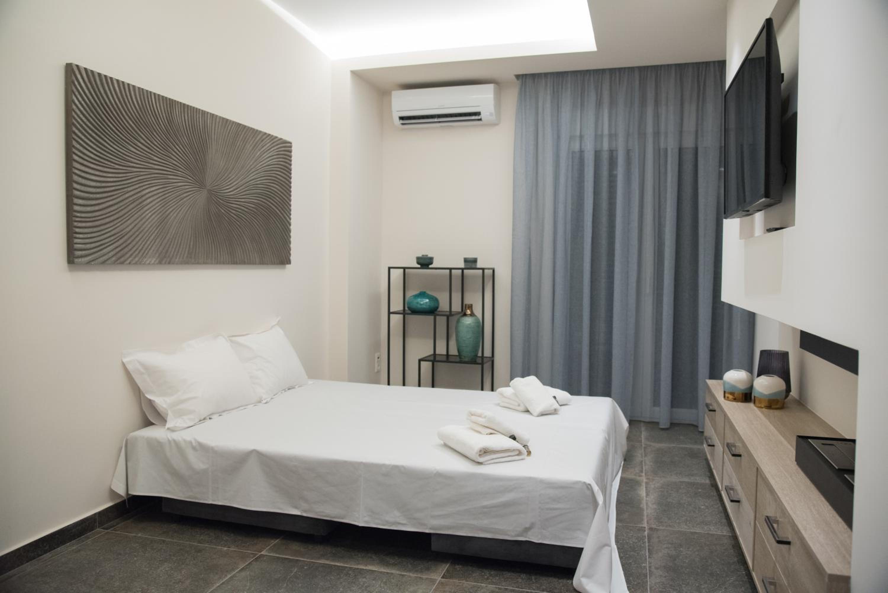One-Bedroom Apartment - Photo 19