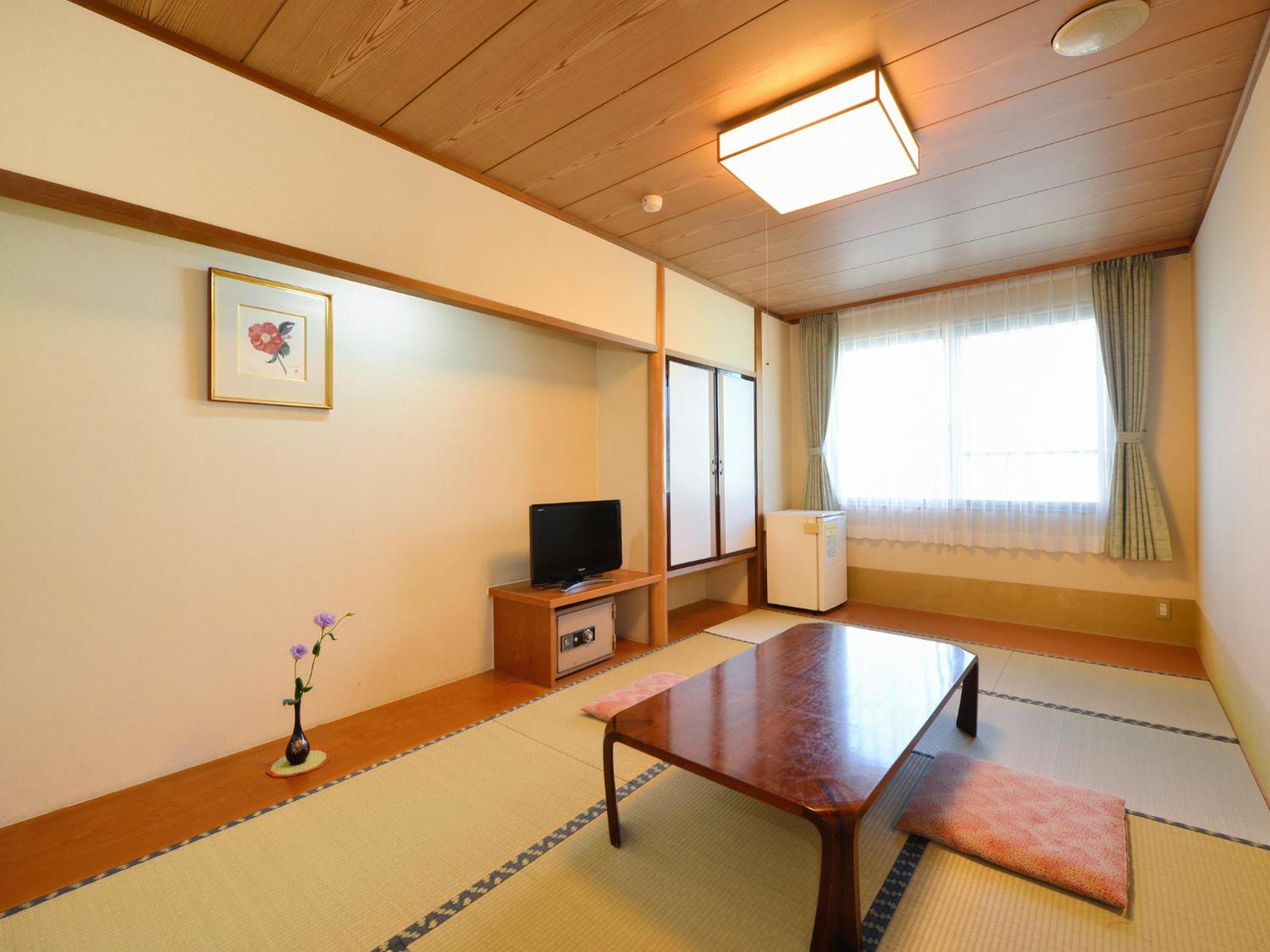 Japanese-Style Room with Shared Bathroom - Non-Smoking photo 1