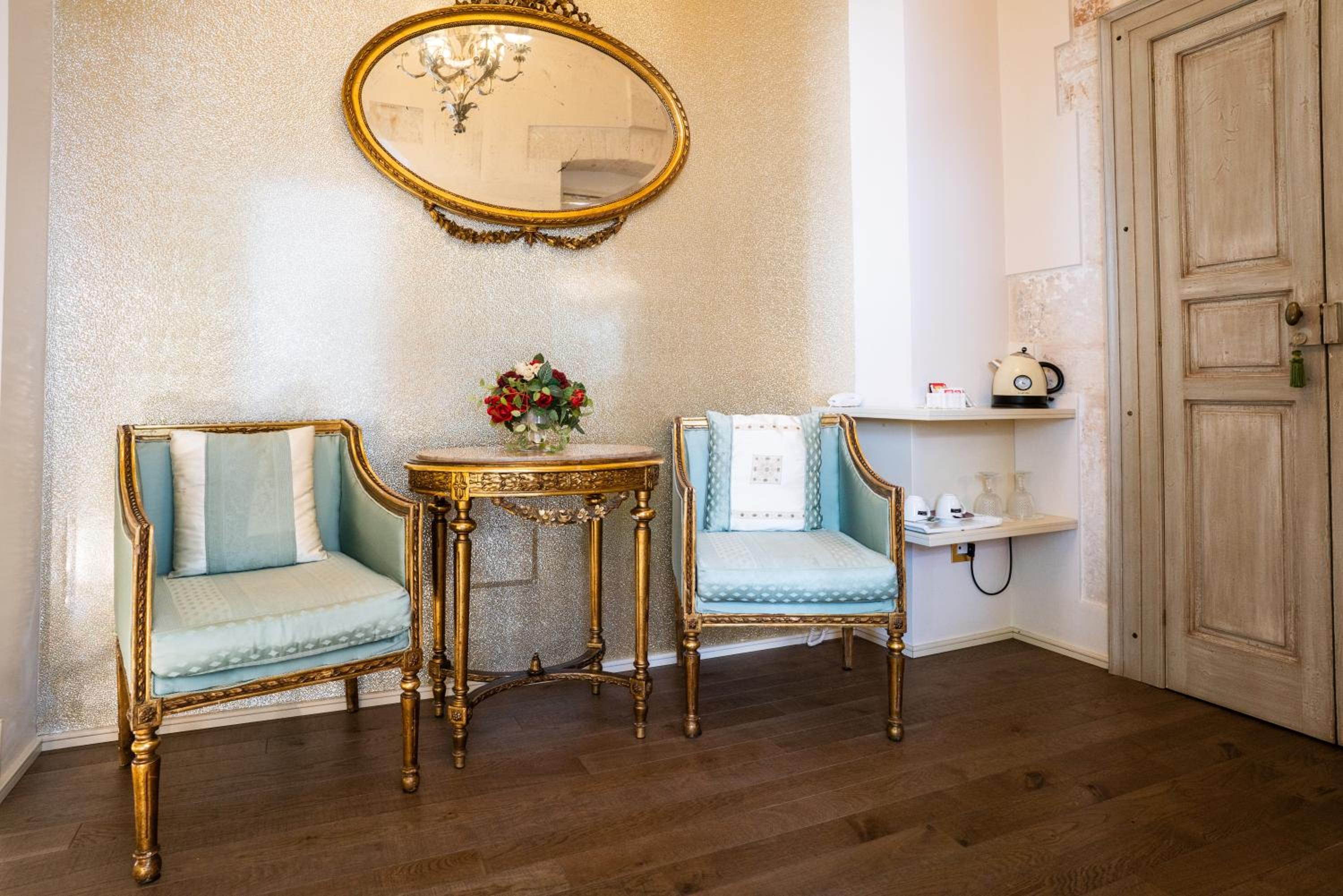 Deluxe Junior Suite photo 2
