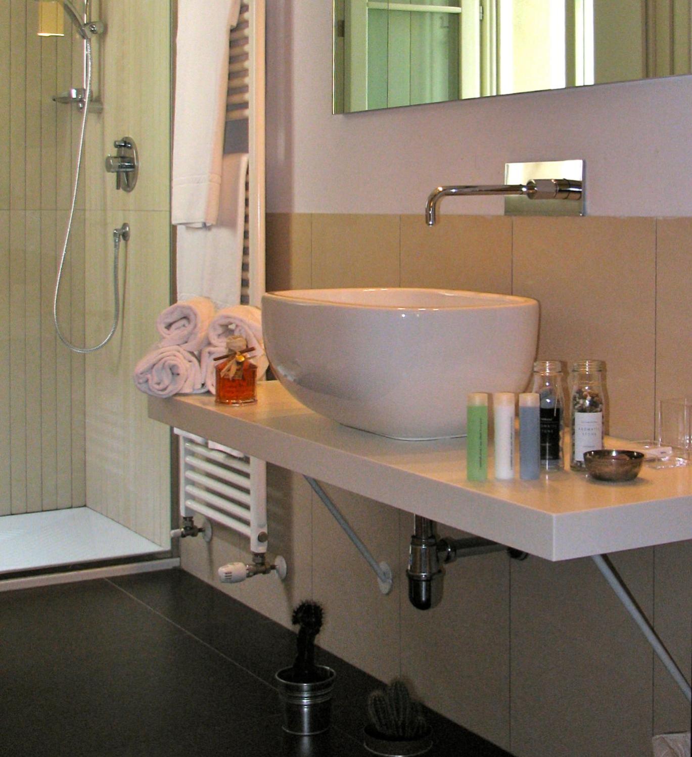 Superior One-Bedroom Suite with City View - Photo 4