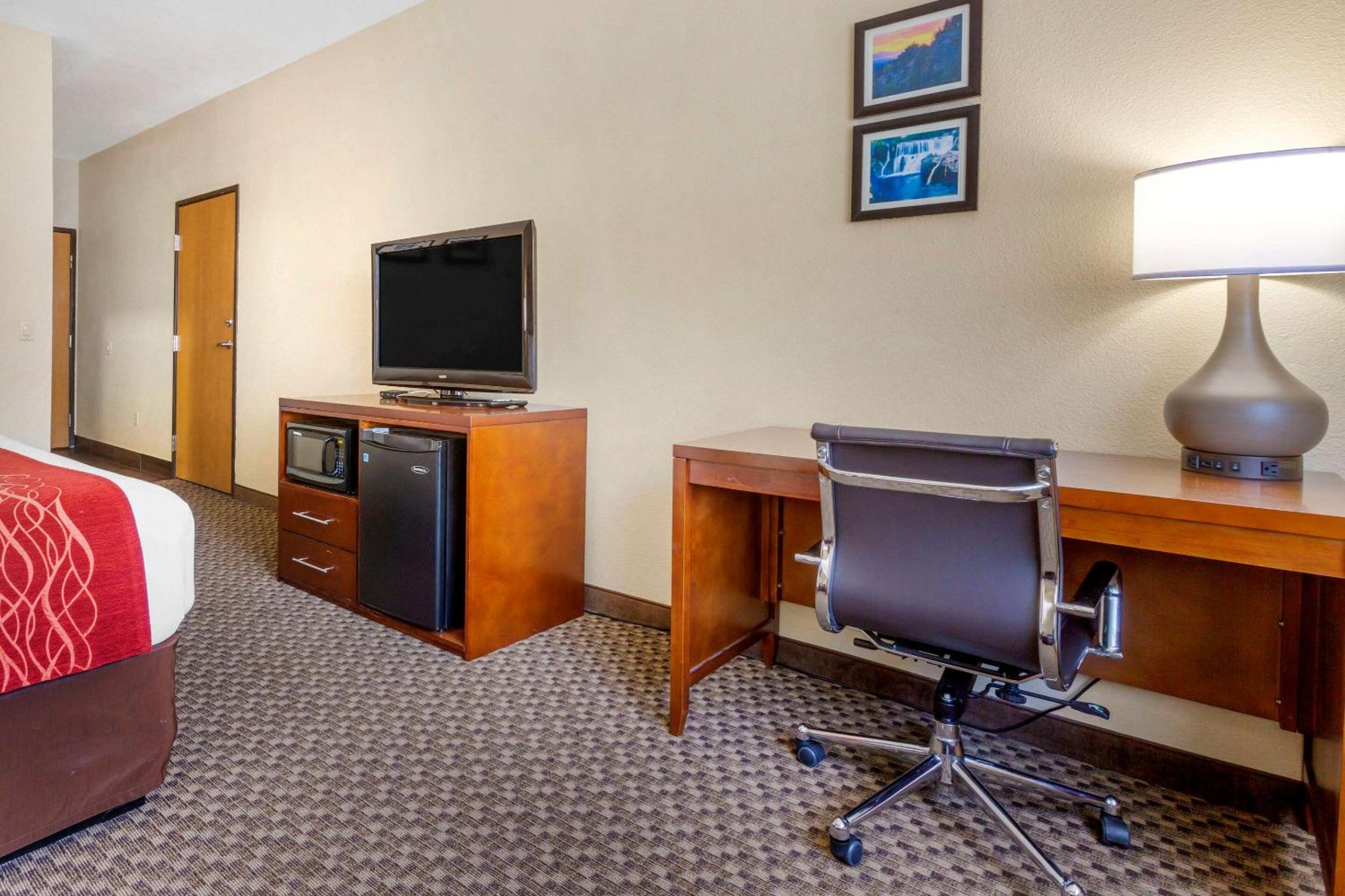 Standard King Room - Non-Smoking  - Photo 2