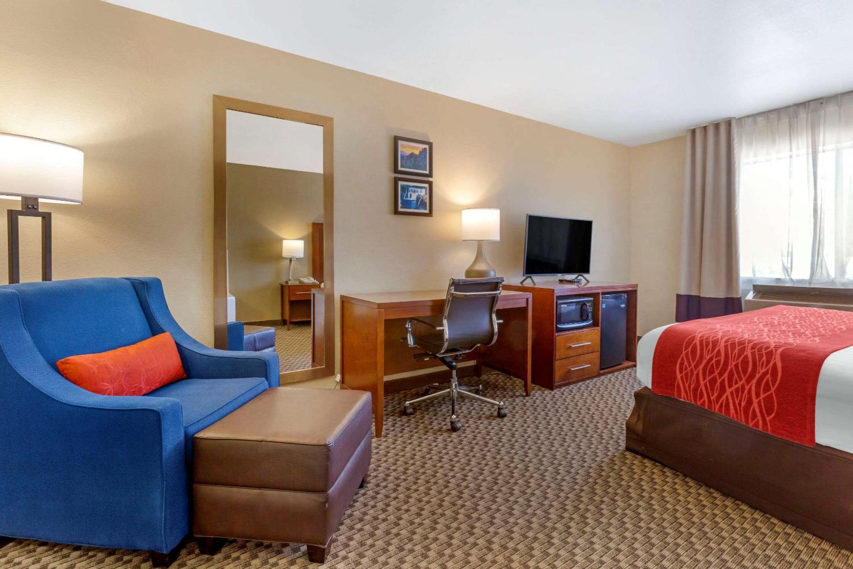 Standard King Room - Non-Smoking  - Photo 1