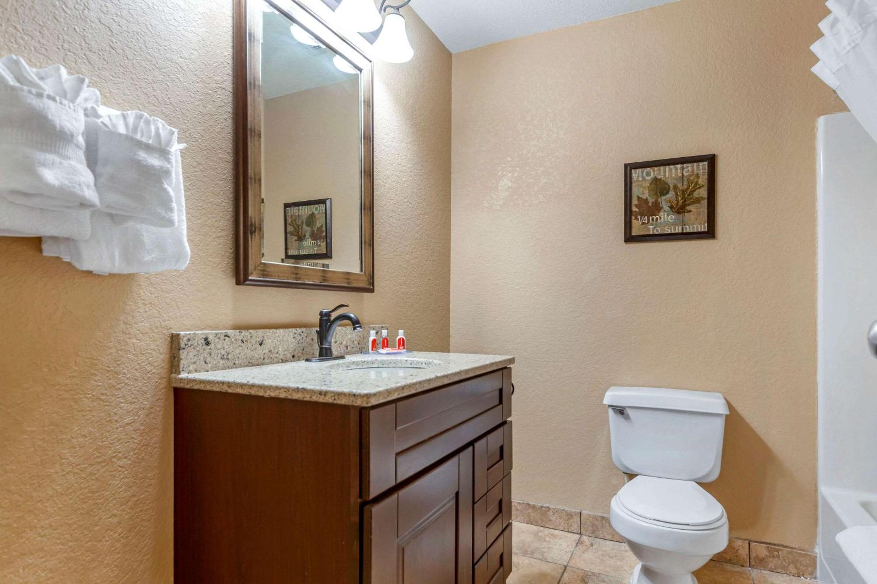 King Room - Non-Smoking - Photo 2