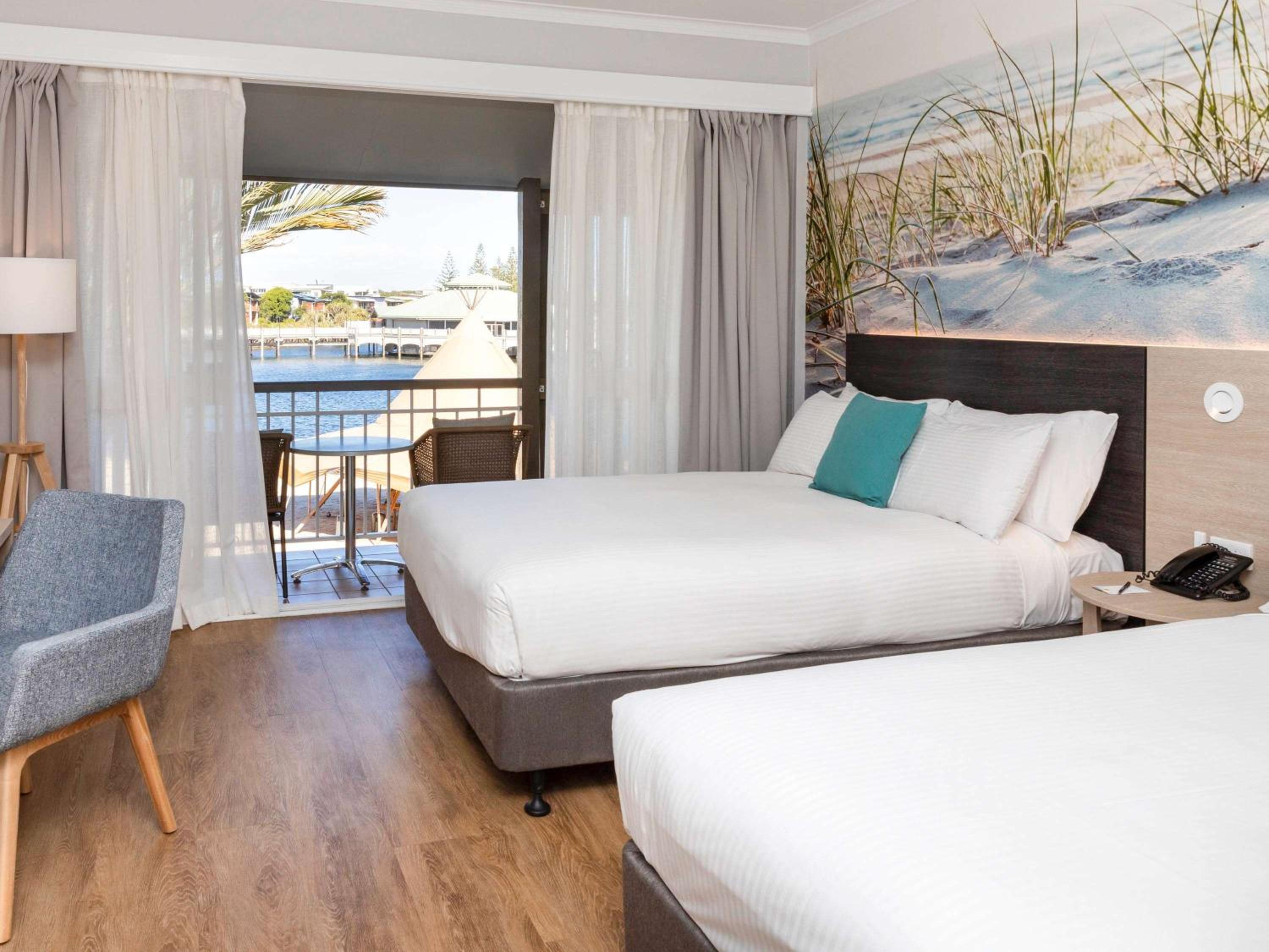 Executive Double Room with Two Double Beds and Garden View photo 1