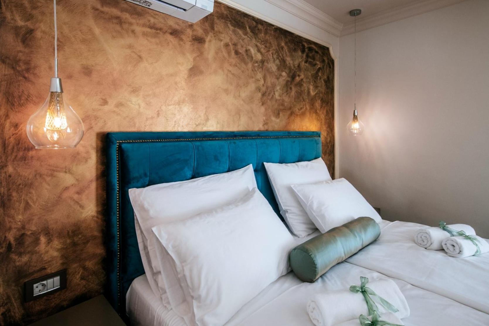 Double Room with Private Bathroom - Photo 17