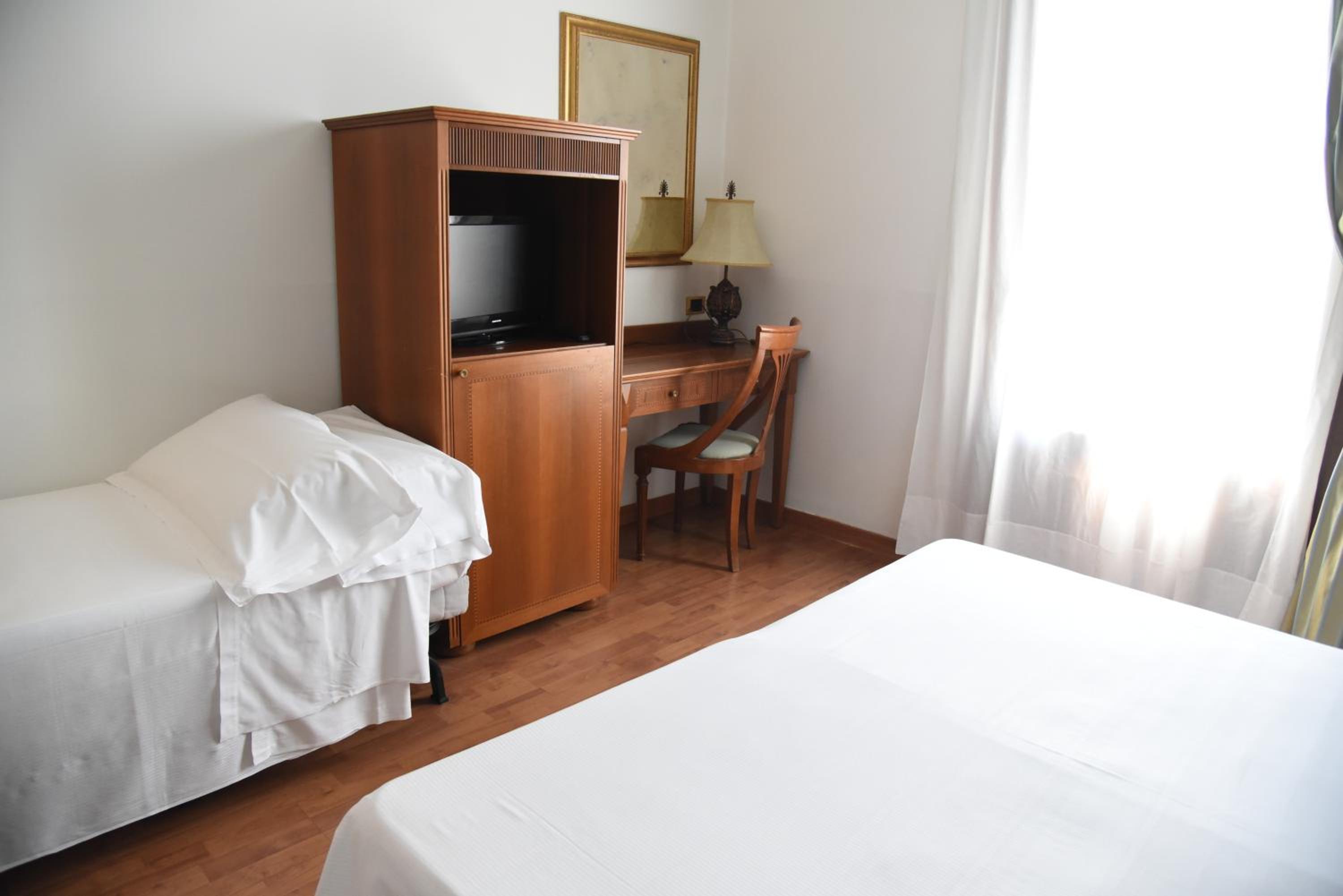 Standard Triple Room - Photo 2