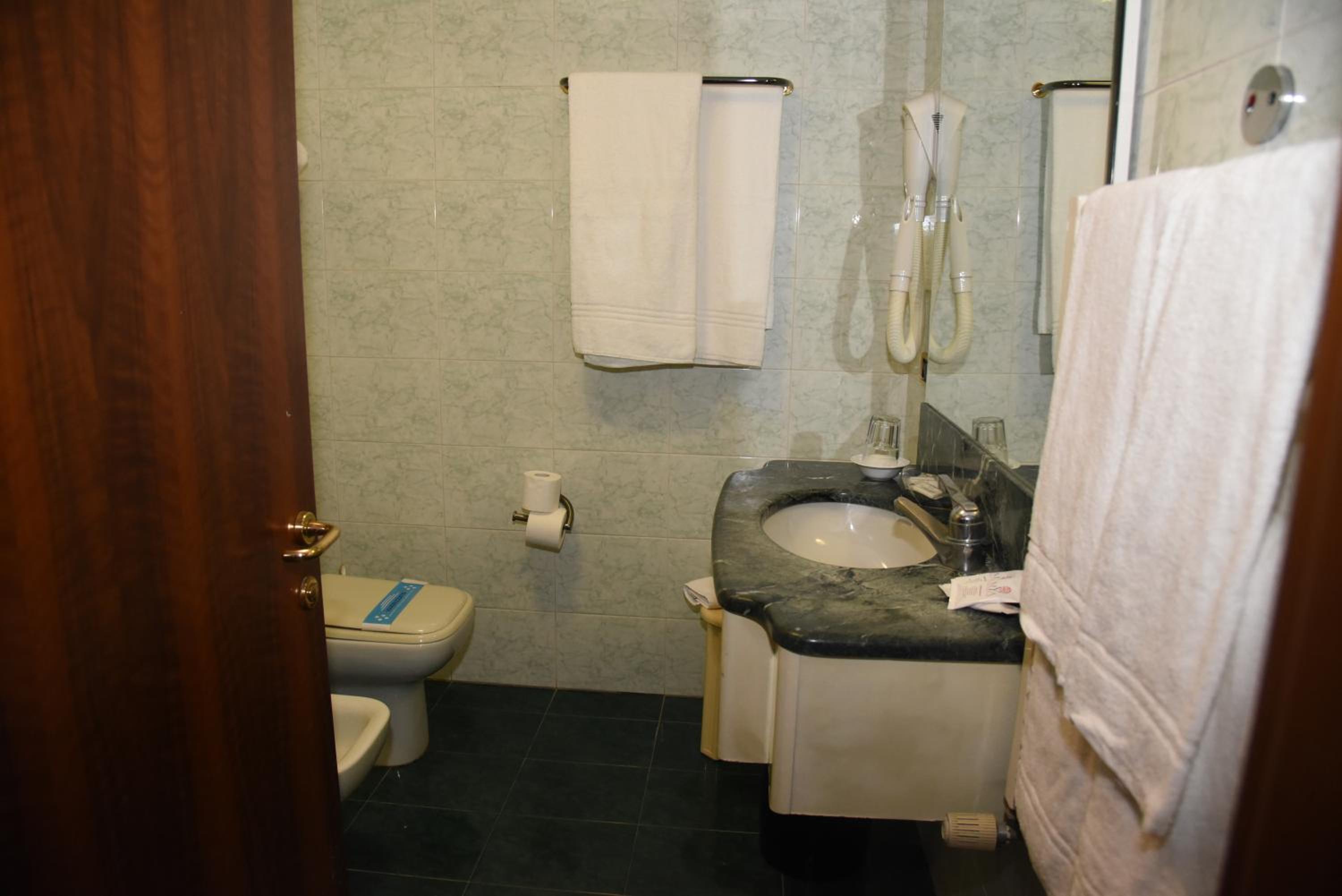 Standard Triple Room - Photo 6