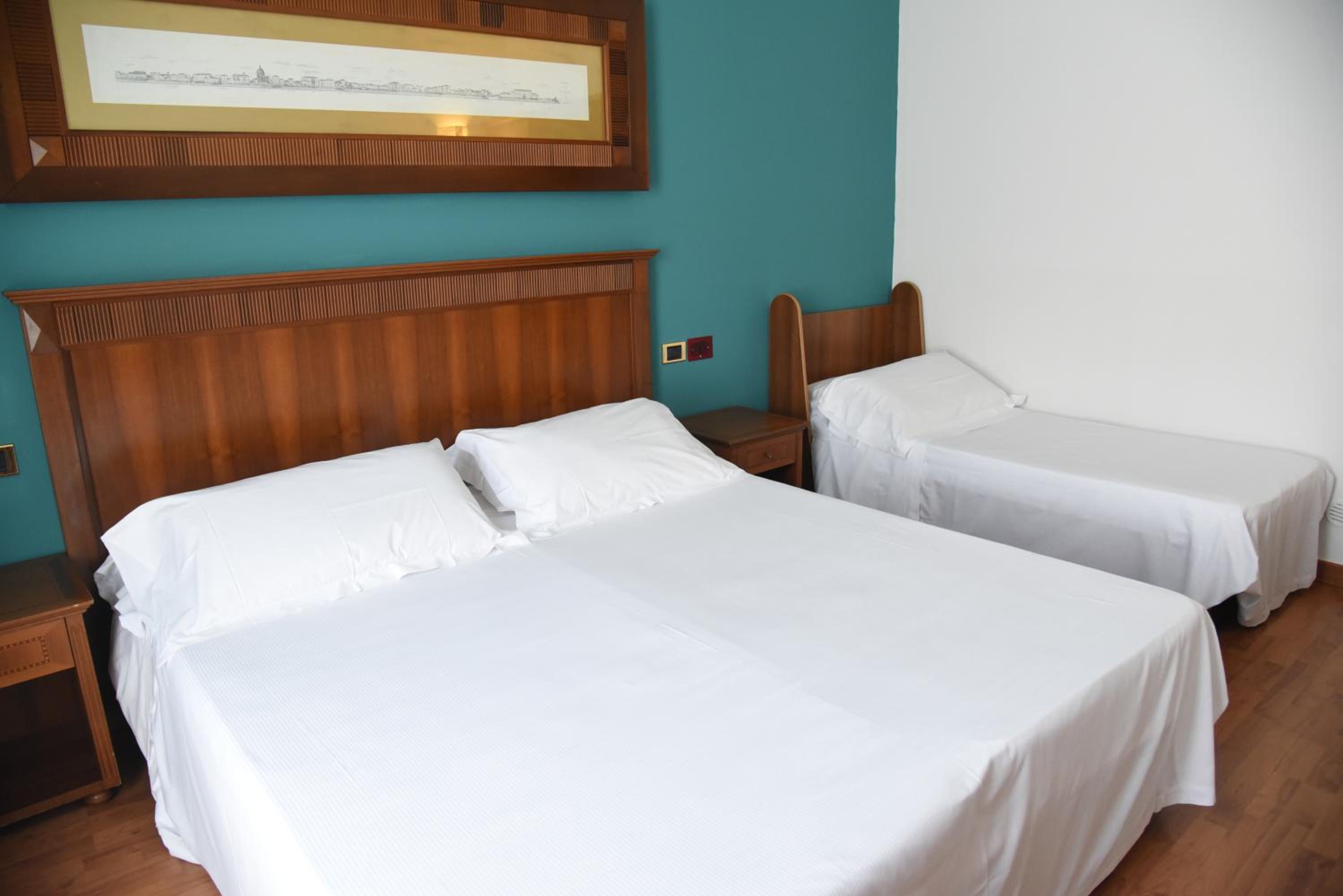Standard Quadruple Room - Photo 7