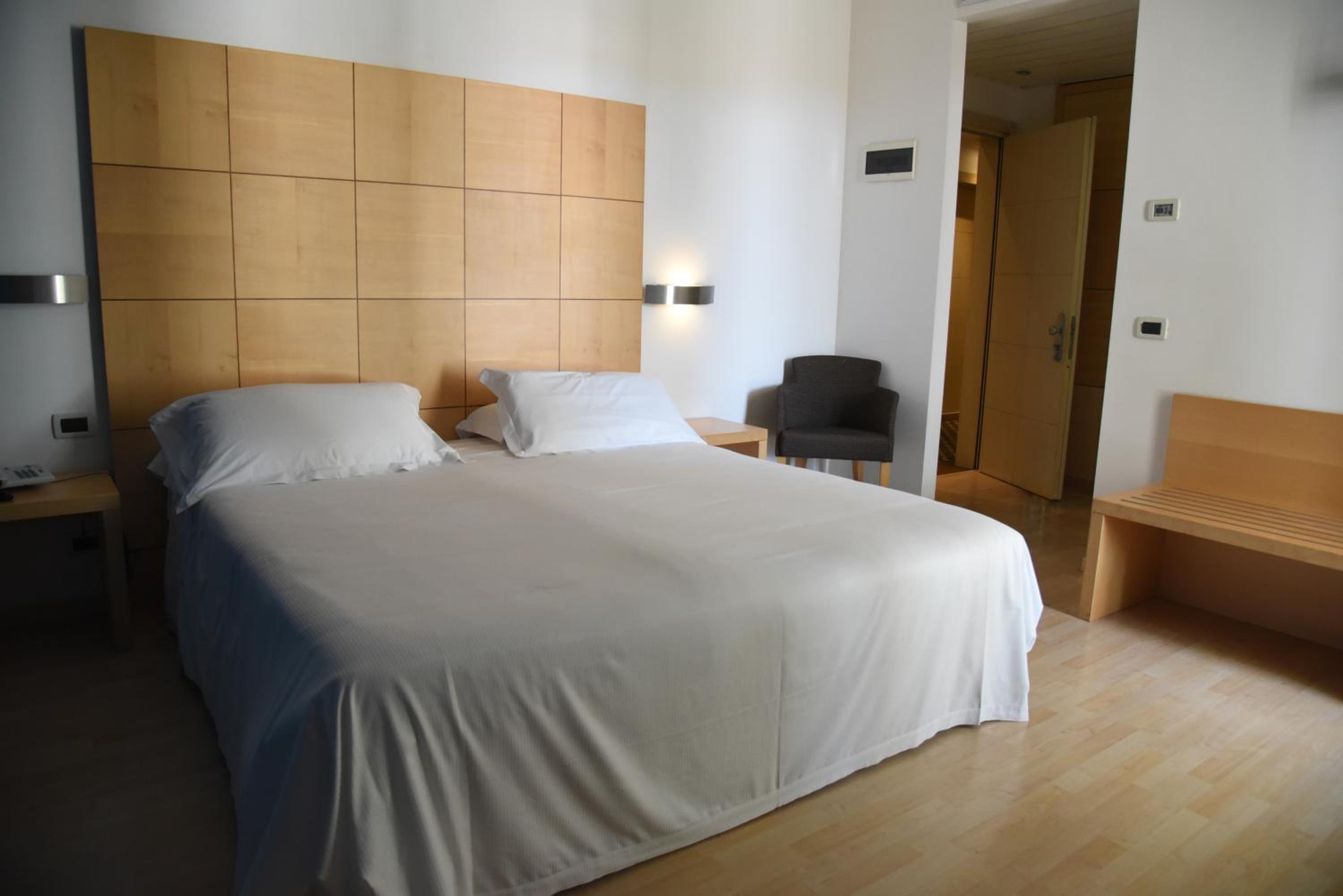 Superior Double or Twin Room - Photo 6