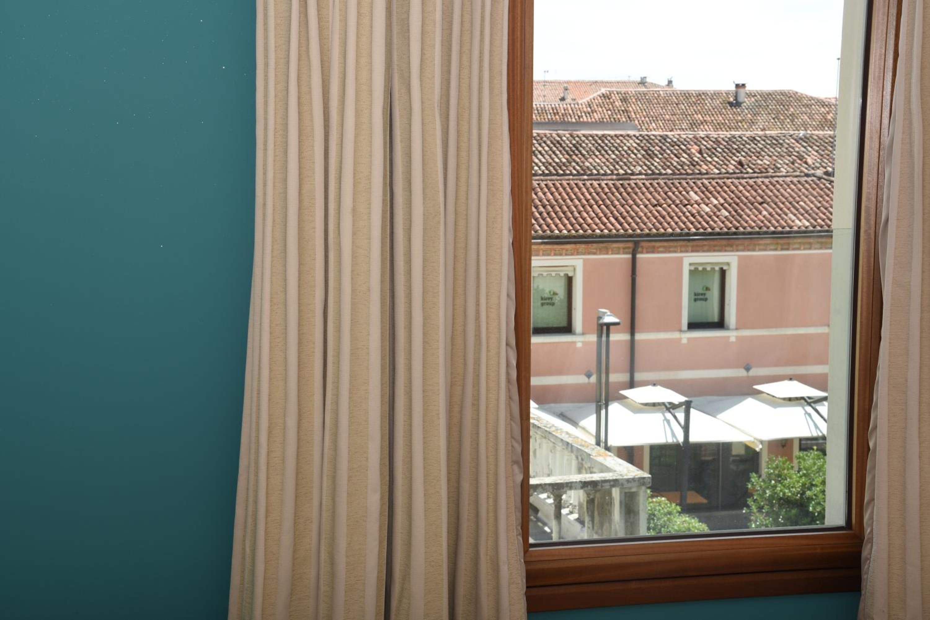 Standard Double or Twin Room - Photo 5