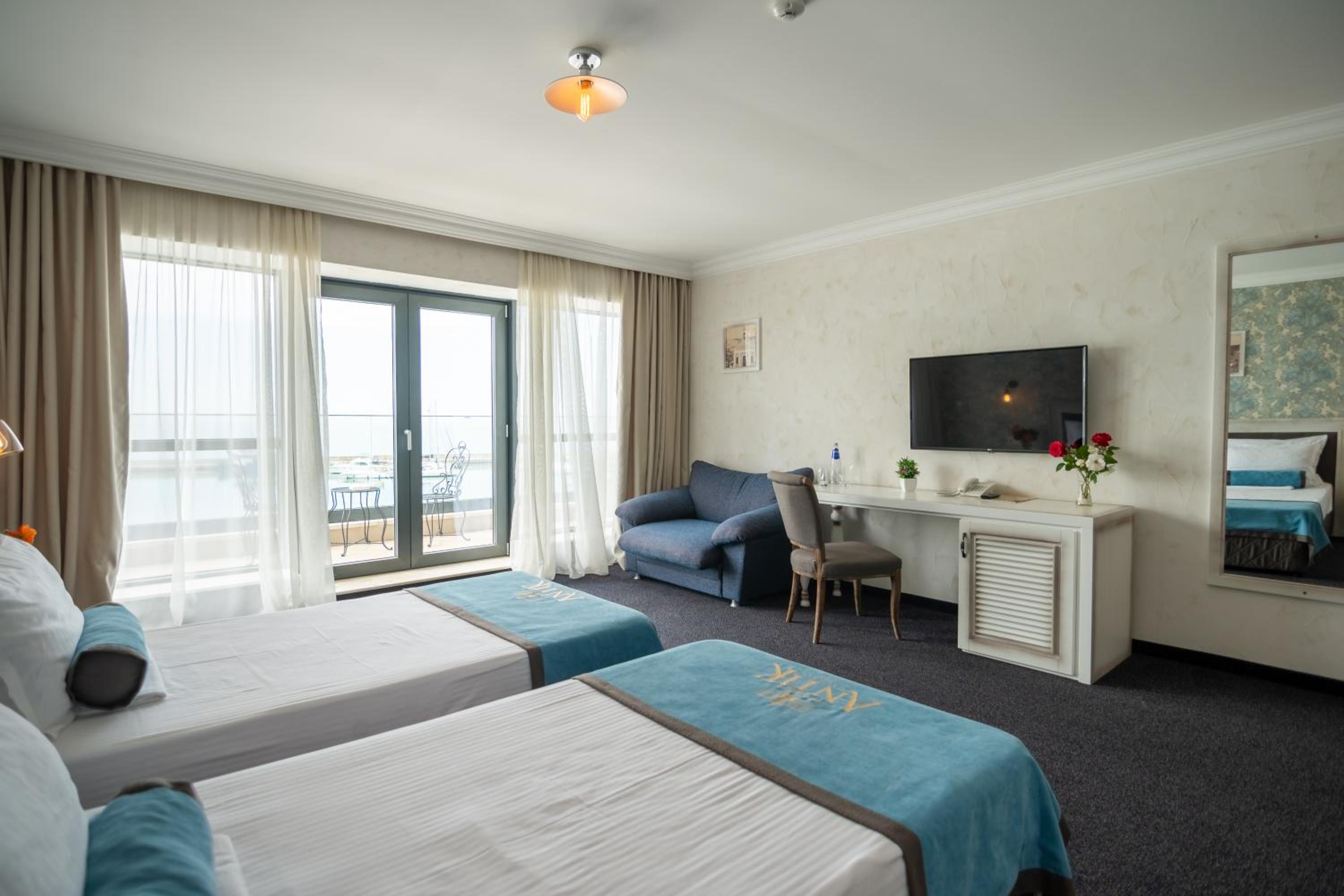 Double Room with Sea View - Photo 5