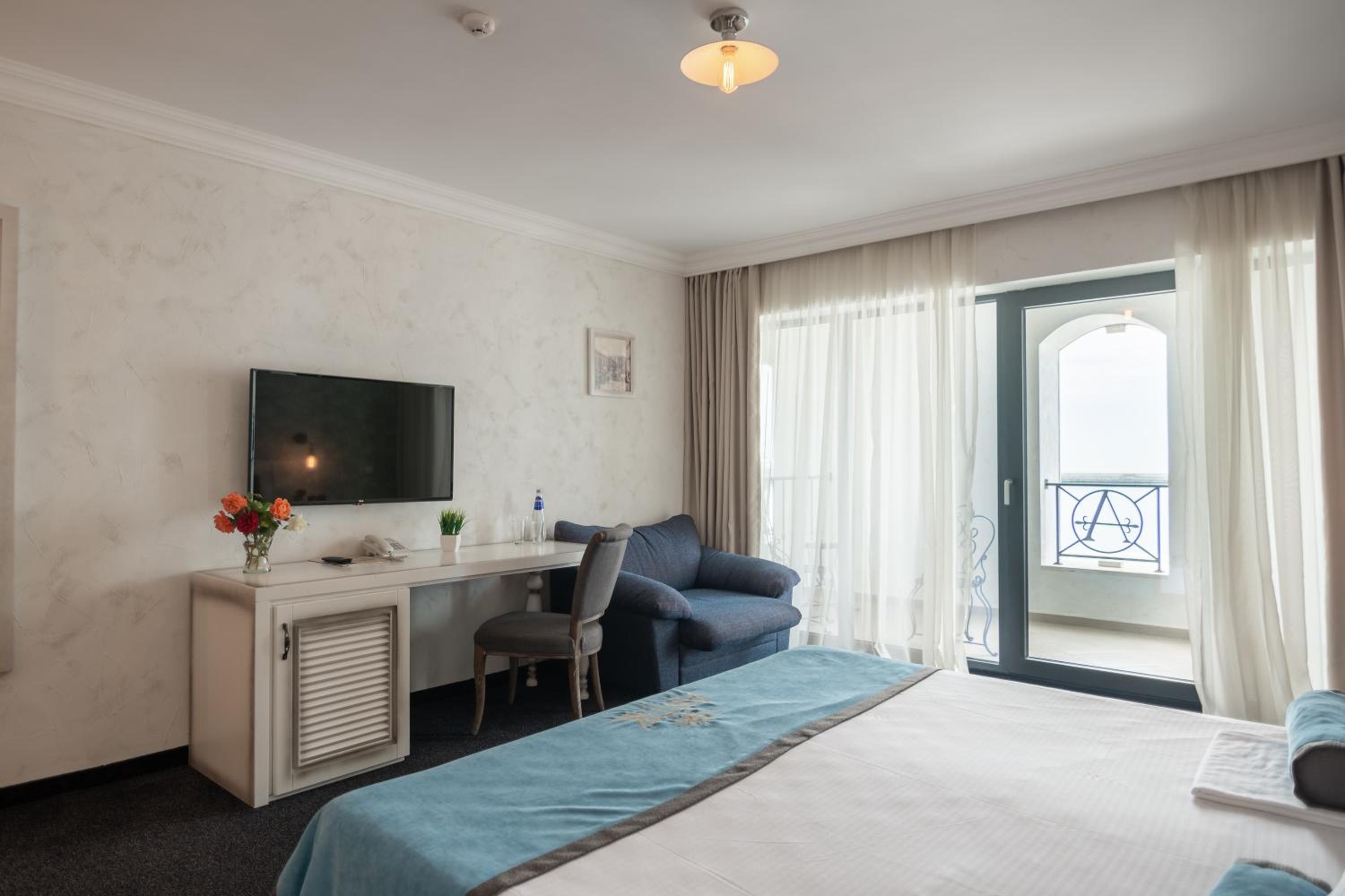 Double Room with Sea View - Photo 12