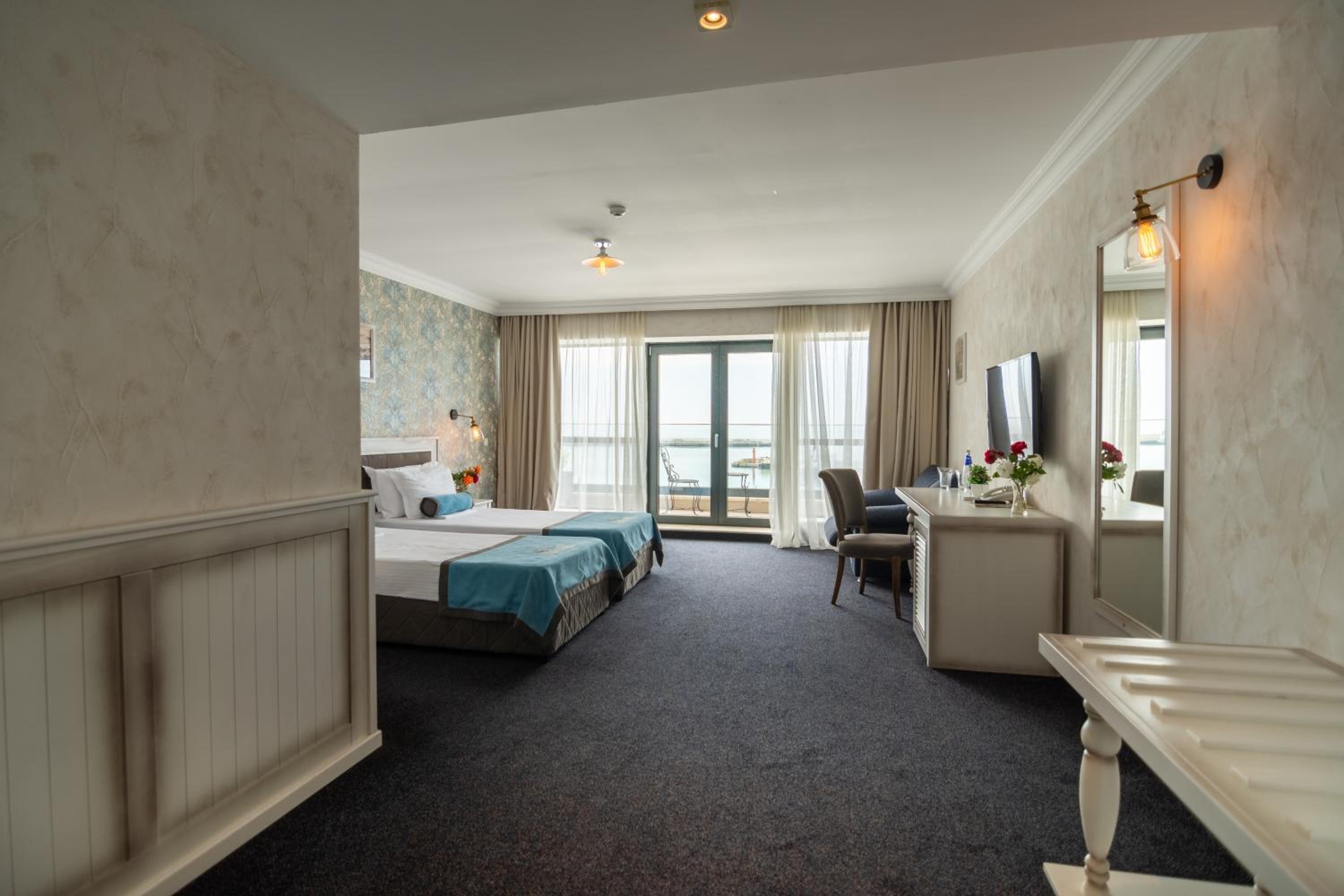 Double Room with Sea View - Photo 13