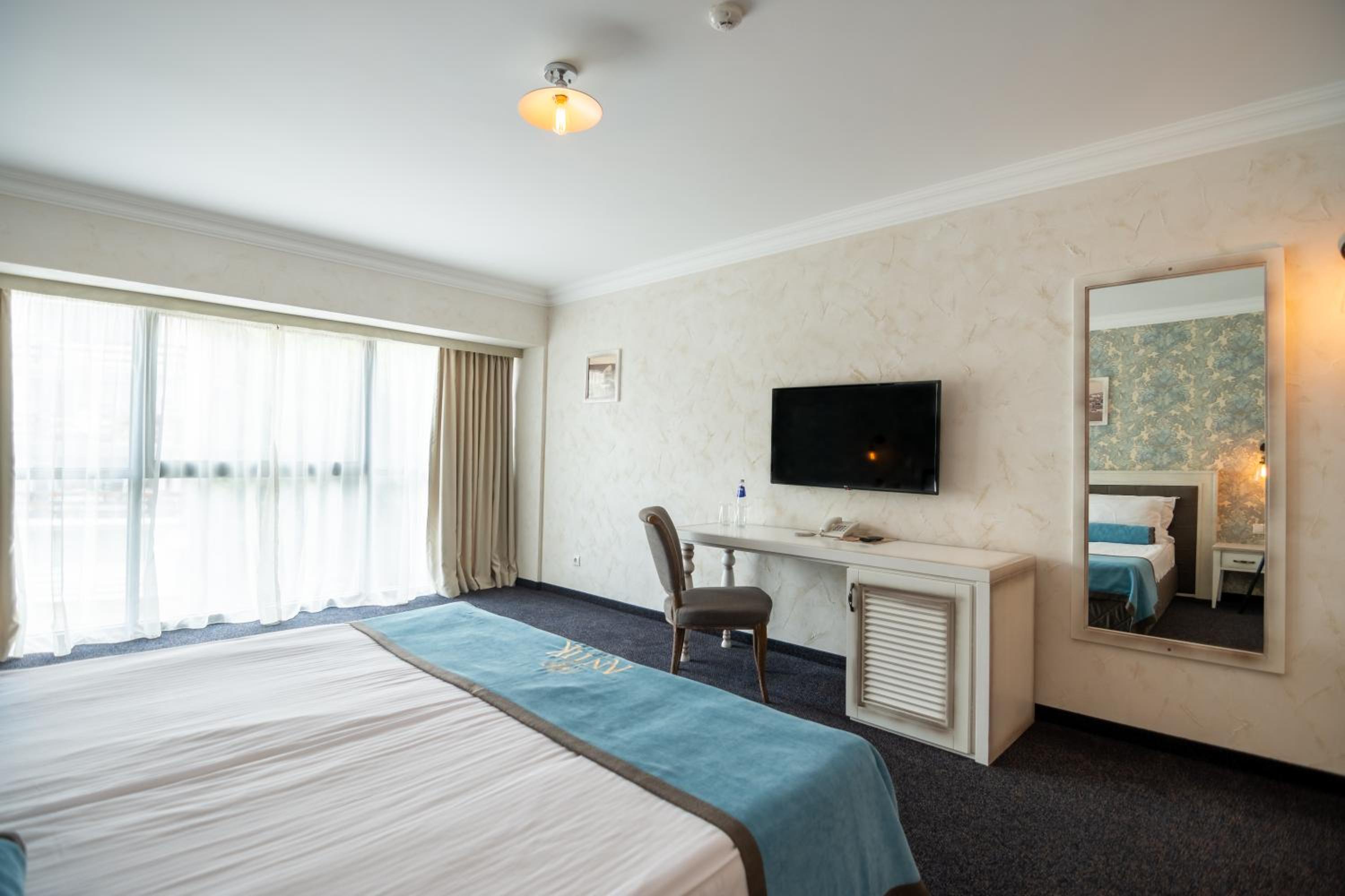 Double Room with Sea View - Photo 9