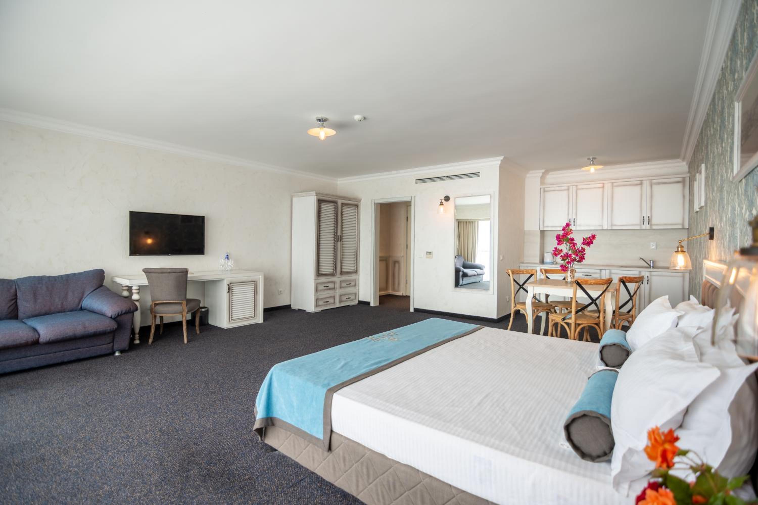 Studio with Sea View (2 Adults + 2 Children) - Photo 4