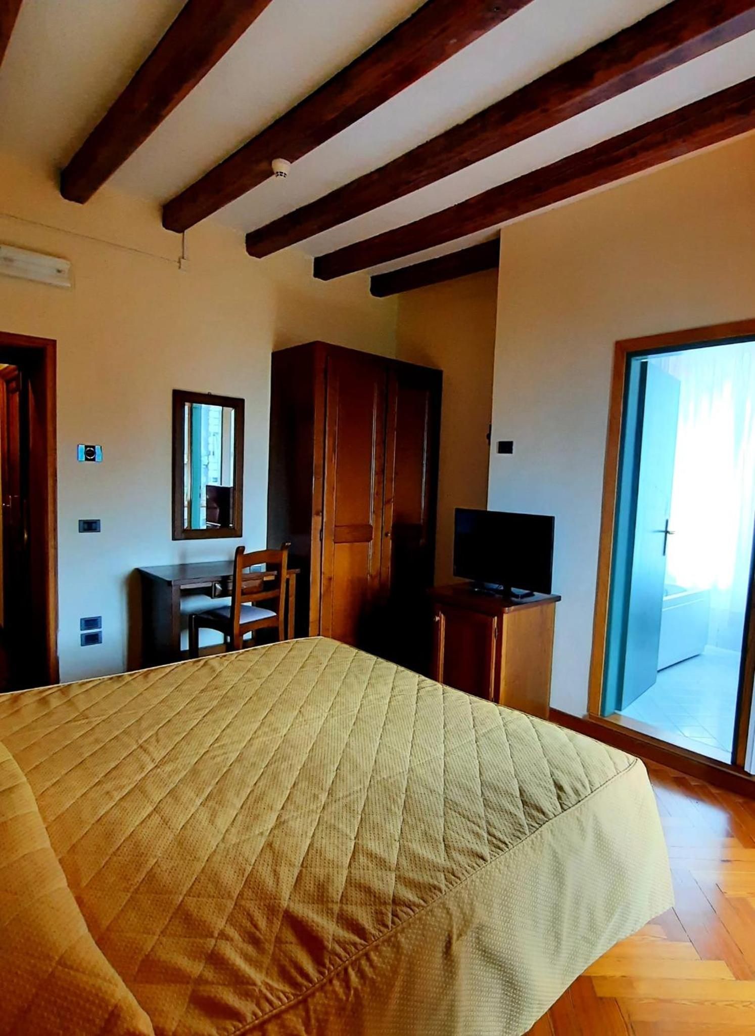 Double or Twin Room with View photo 3